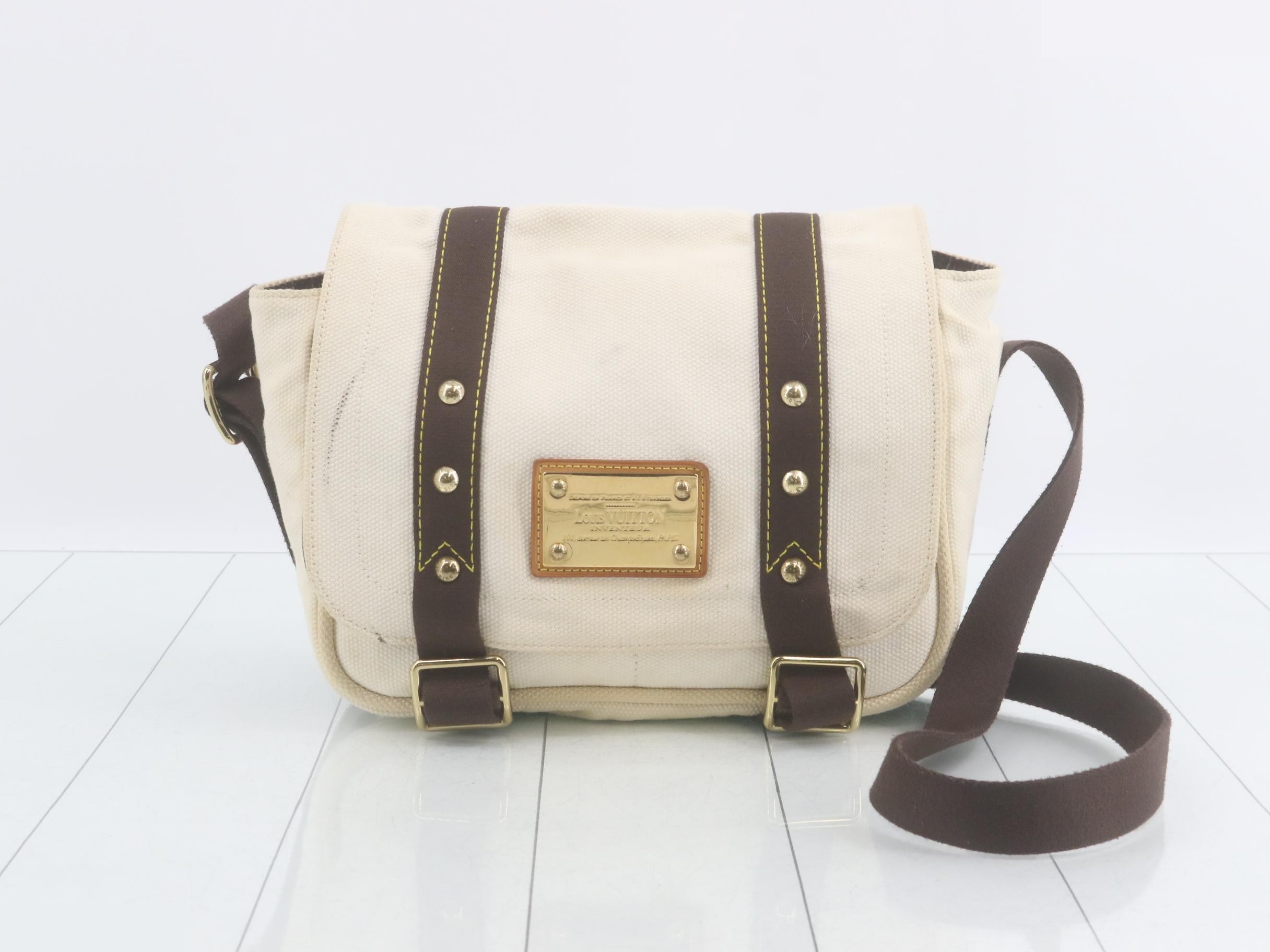 Antigua Abzas PM Shoulder Bag