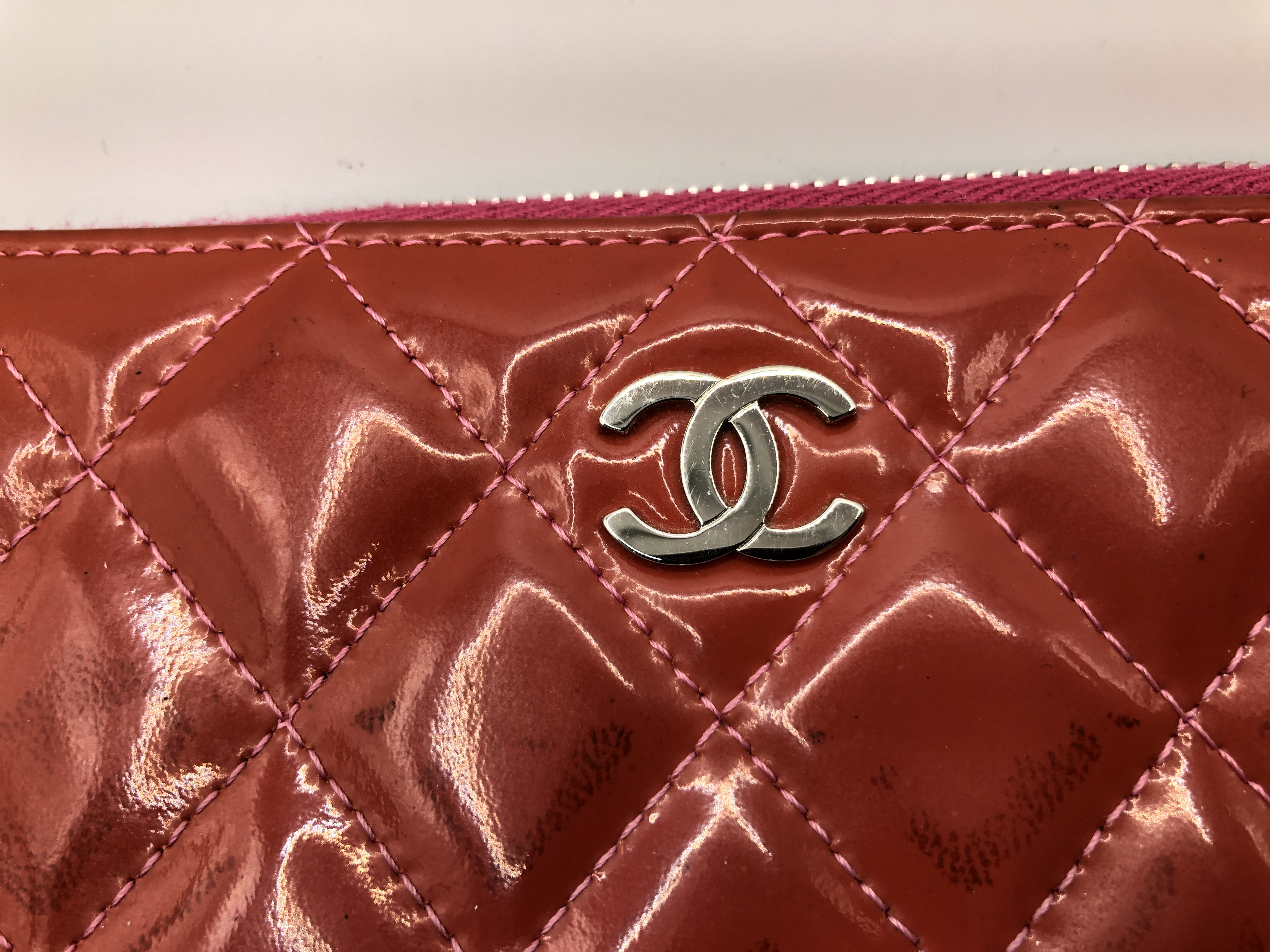 Matelassé Round Zip Long Wallet with Seal, 14360064, Patent Leather, Pink Wallet — view 8