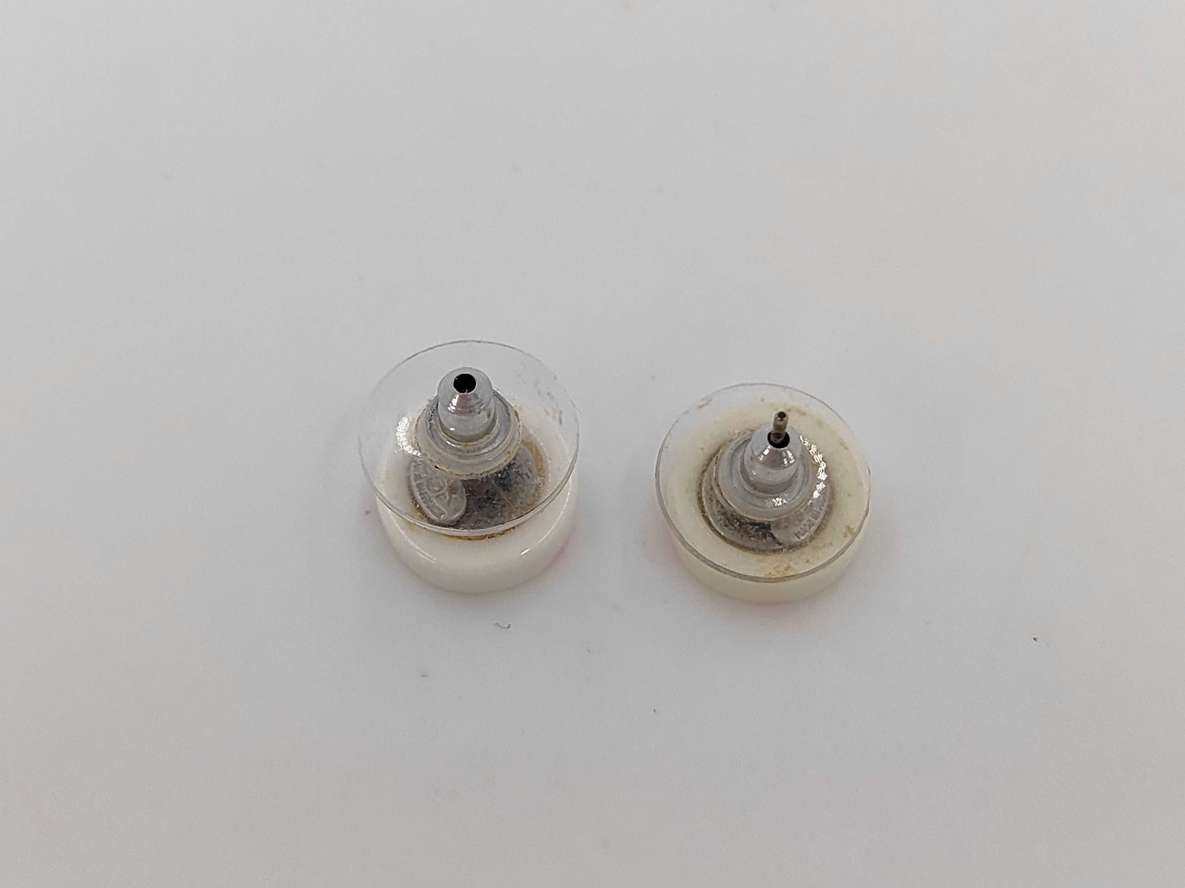 05P Earrings, Coco Mark, White (VO8330) Earrings — view 2