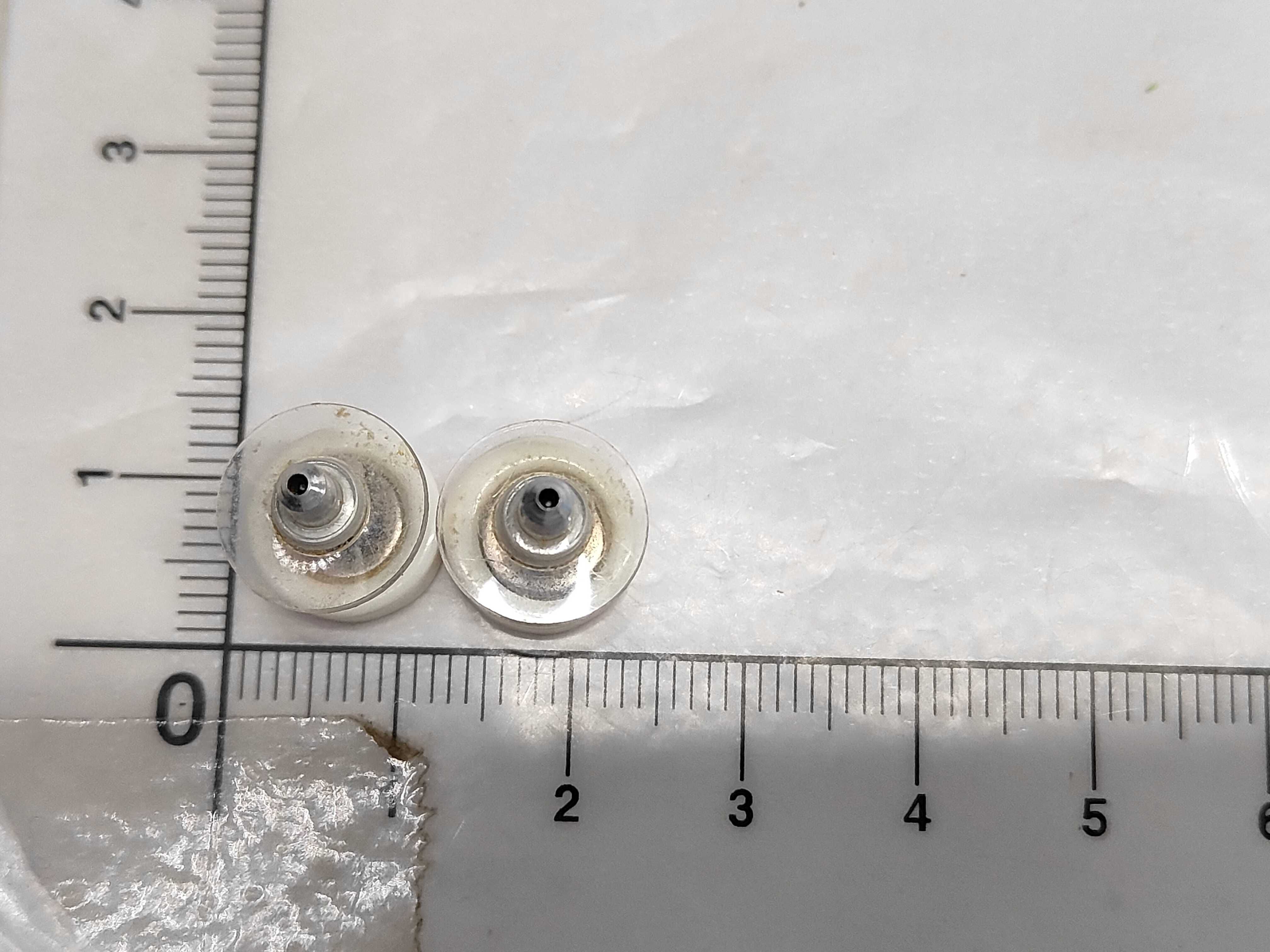 05P Earrings, Coco Mark, White (VO8330) Earrings — view 7