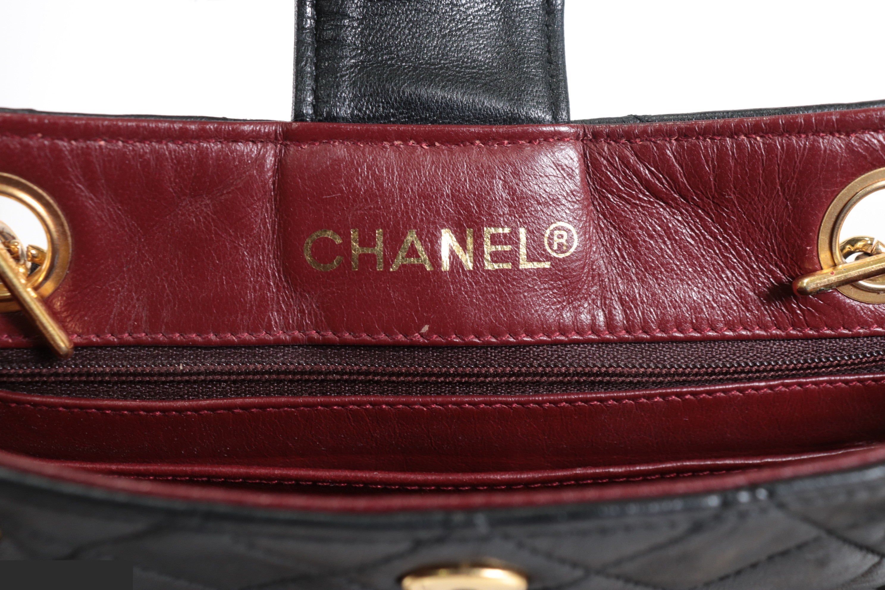 Lamb Chain Shoulder Bag, Unit No. 4 — view 8