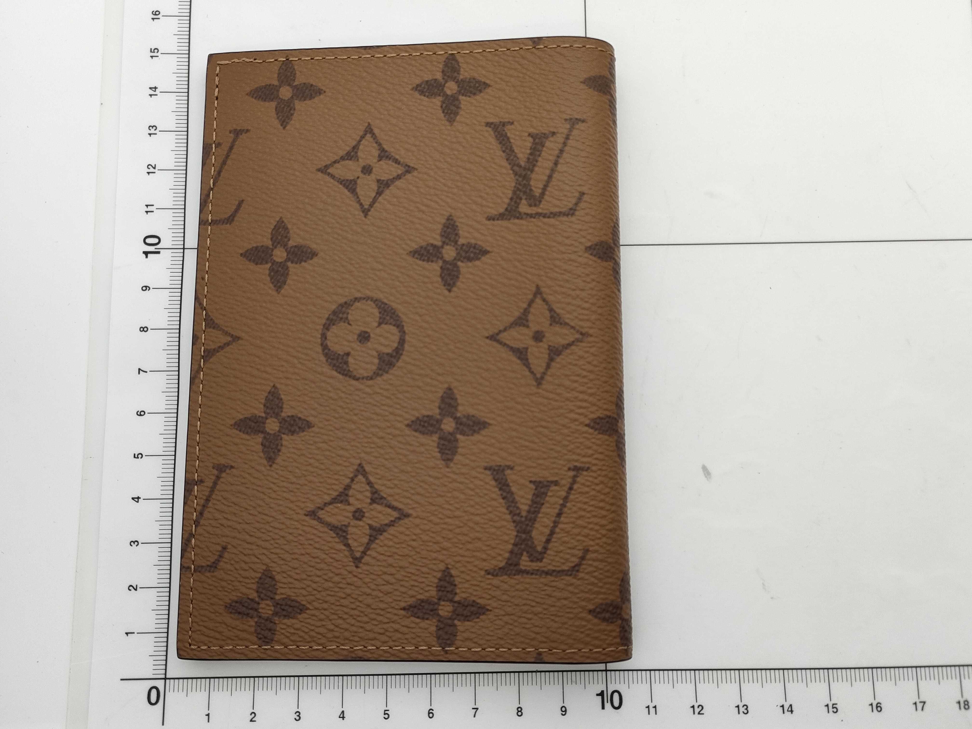 Monogram Reverse M26571 Passport Case Couverture Passport Card Case — view 2