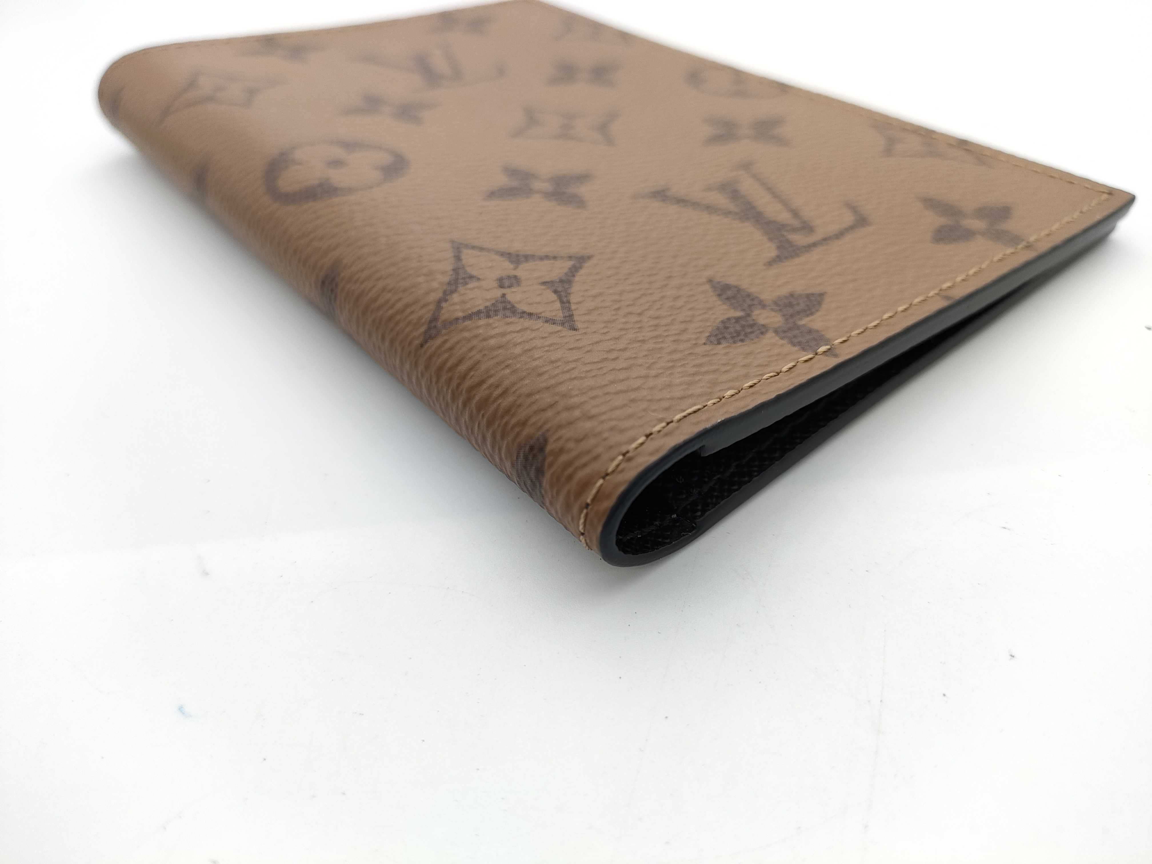 Monogram Reverse M26571 Passport Case Couverture Passport Card Case — view 4