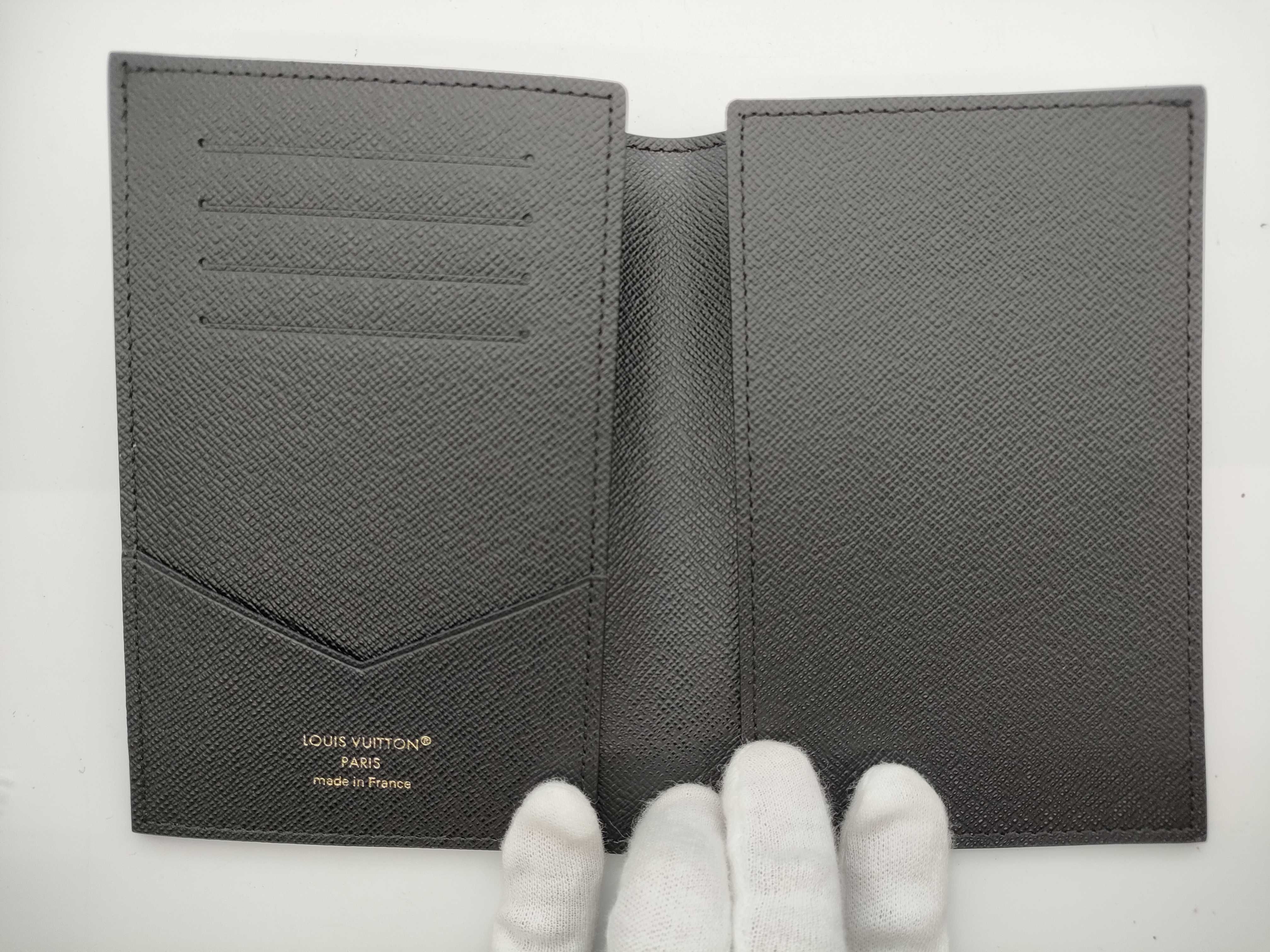 Monogram Reverse M26571 Passport Case Couverture Passport Card Case — view 5