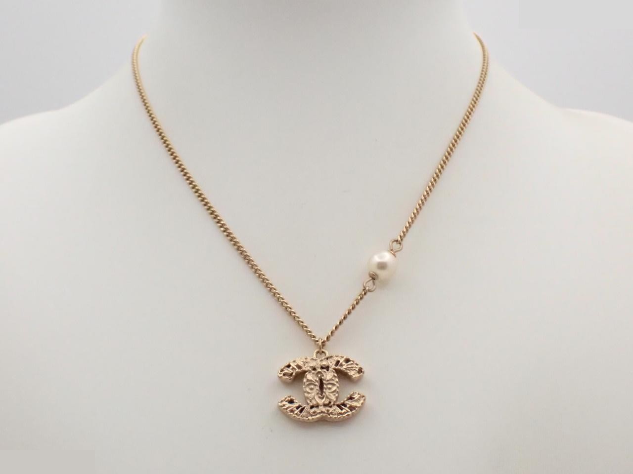 Coco Mark Necklace, Pearl, Chain approx. 42cm — view 3