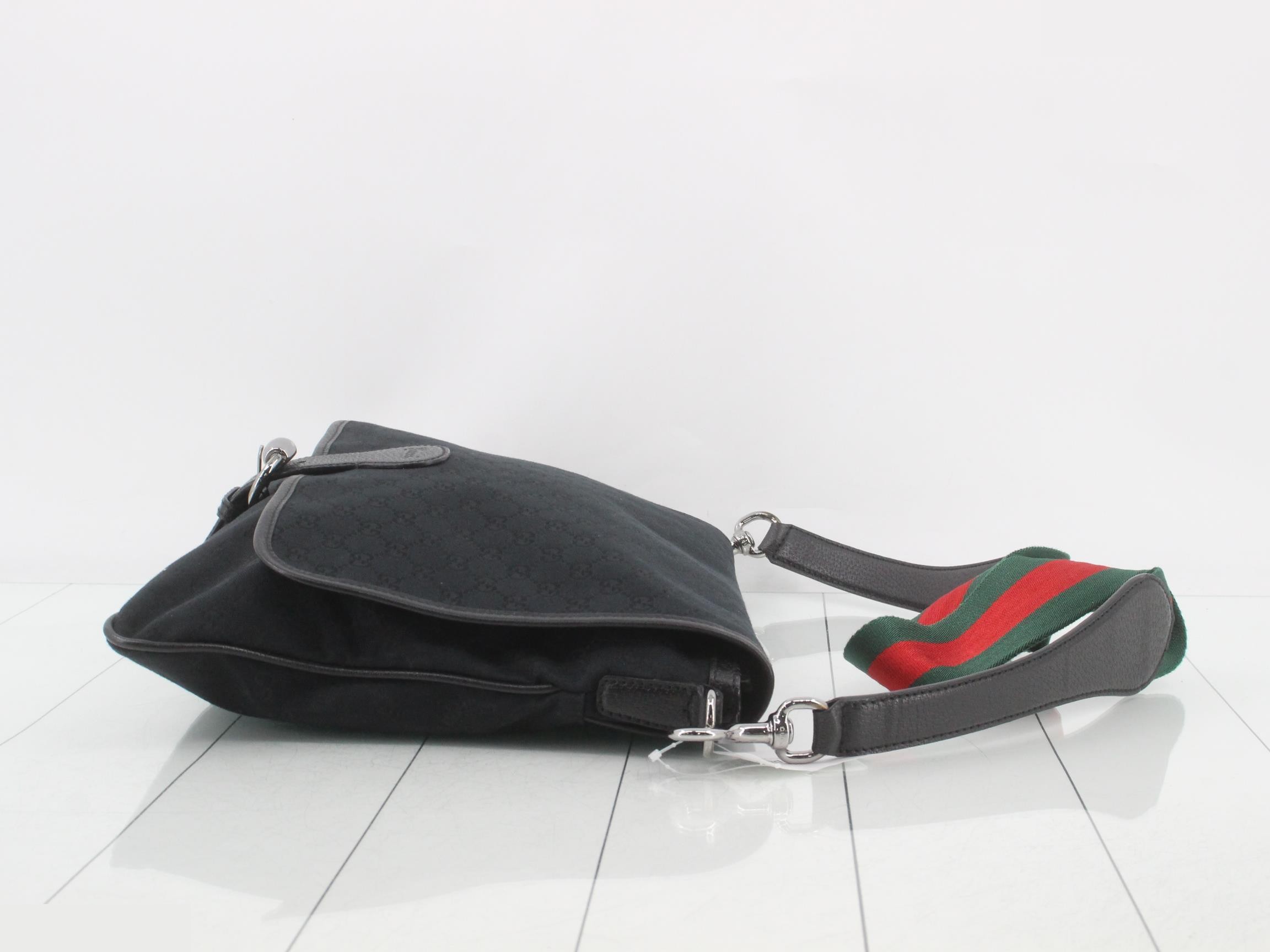 GG Canvas Shoulder Bag — view 3