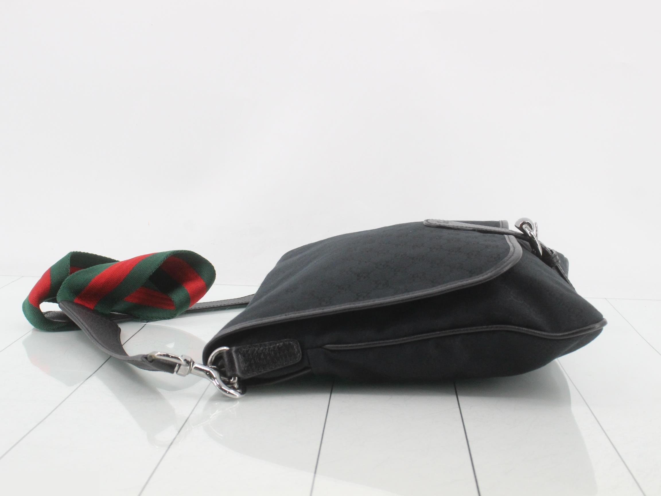 GG Canvas Shoulder Bag — view 4