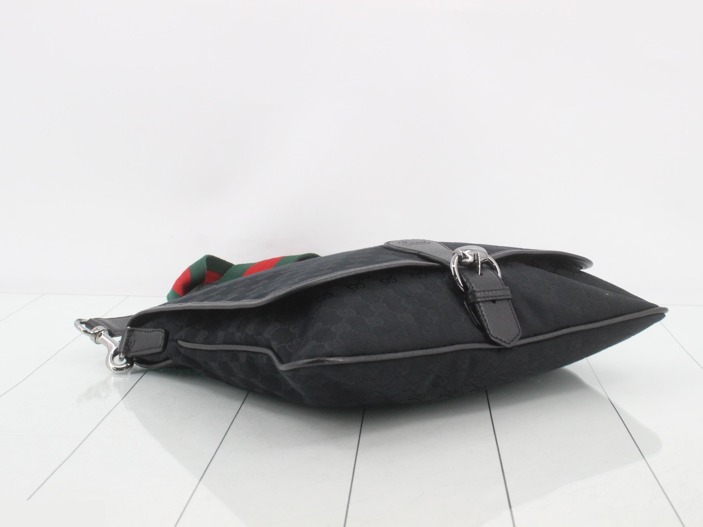 GG Canvas Shoulder Bag — view 5