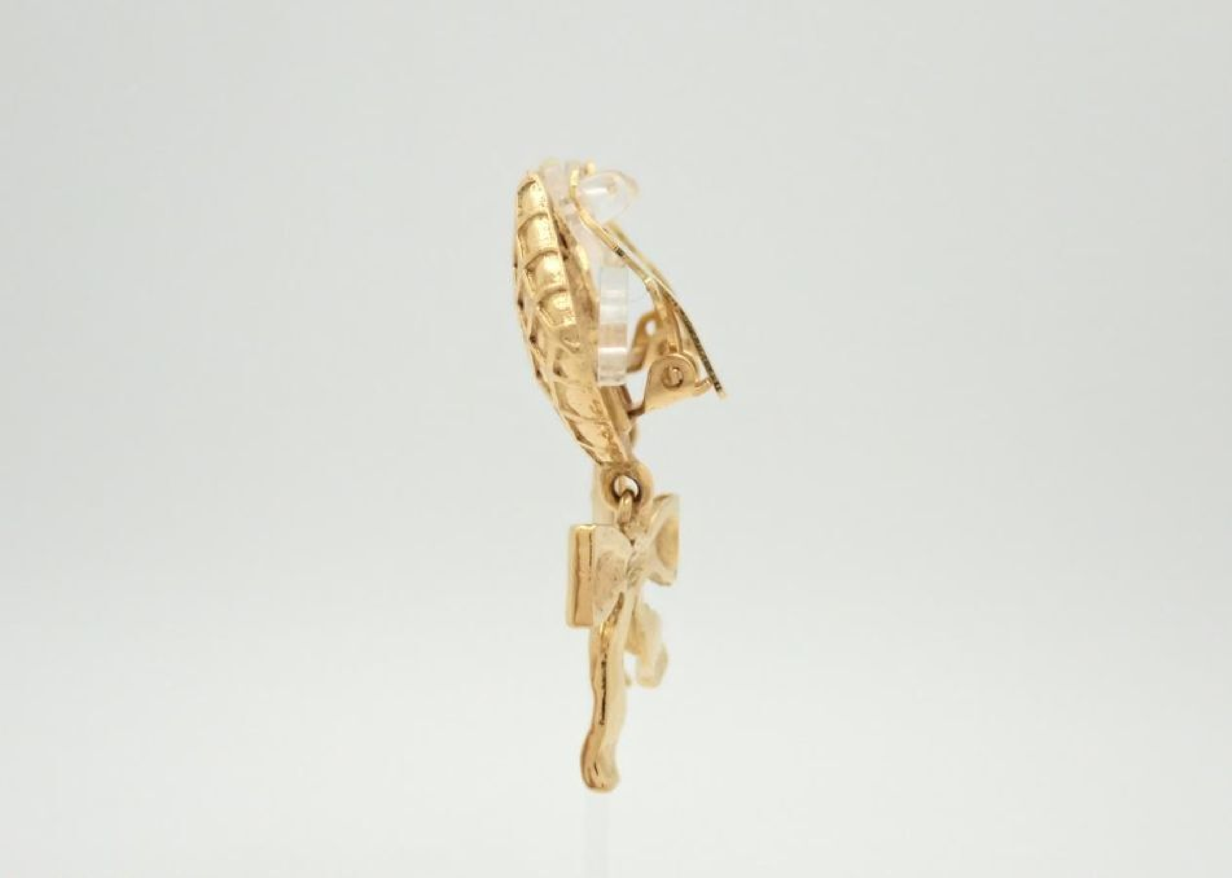 earrings, Coco Mark, gold, engraved. — view 3