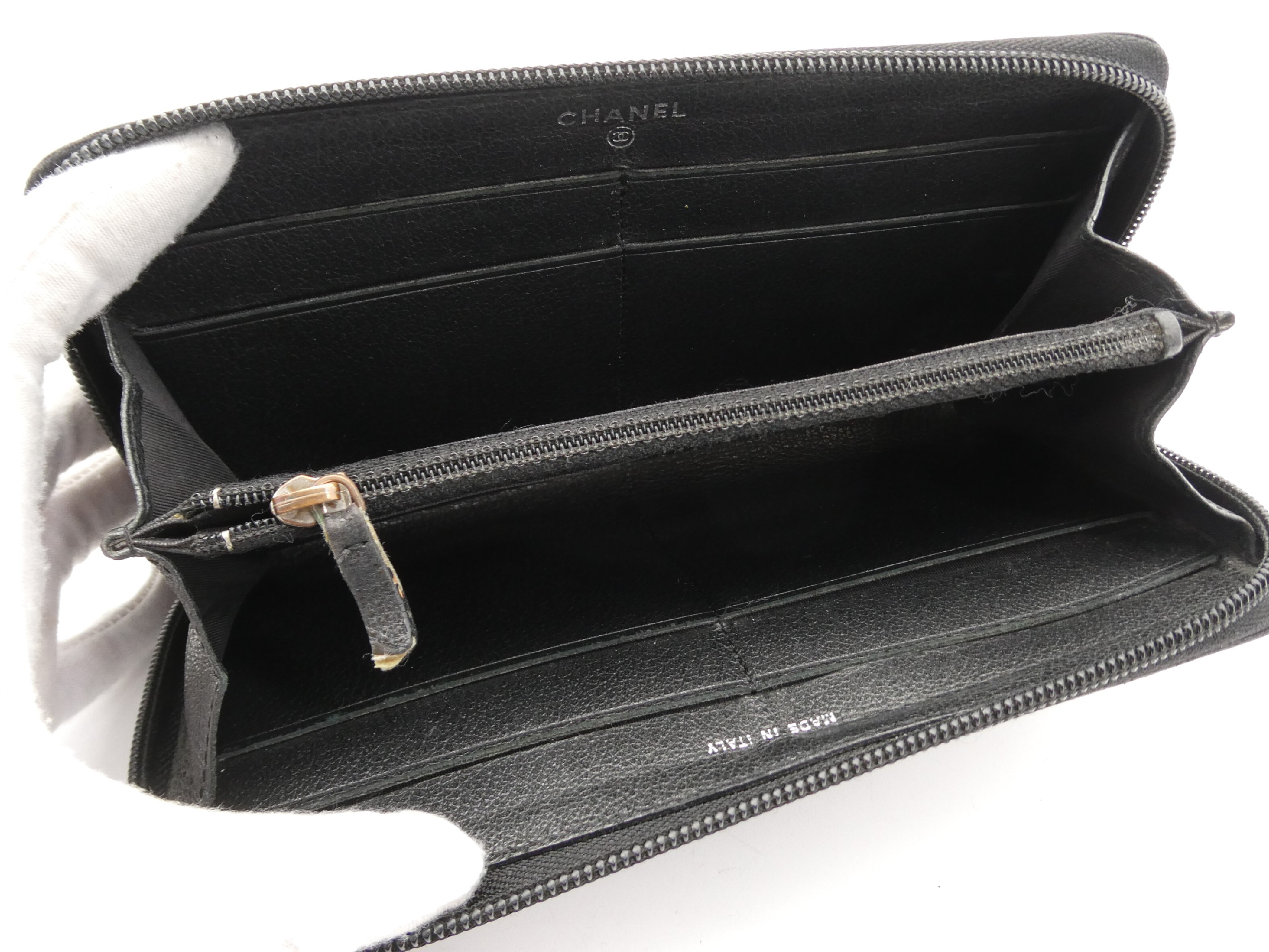 Camellia Coco Mark Round Zipper Wallet — view 7