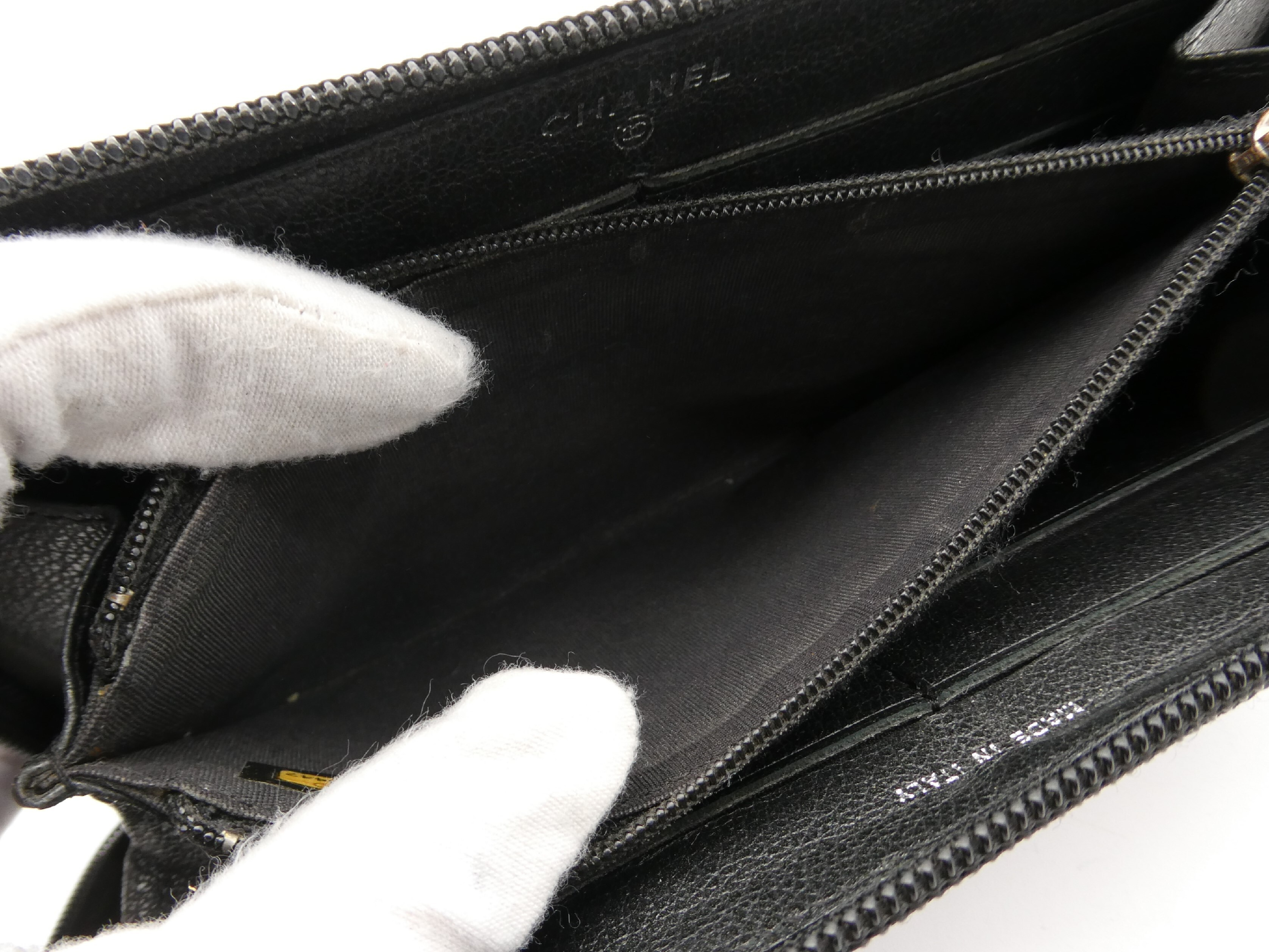 Camellia Coco Mark Round Zipper Wallet — view 8