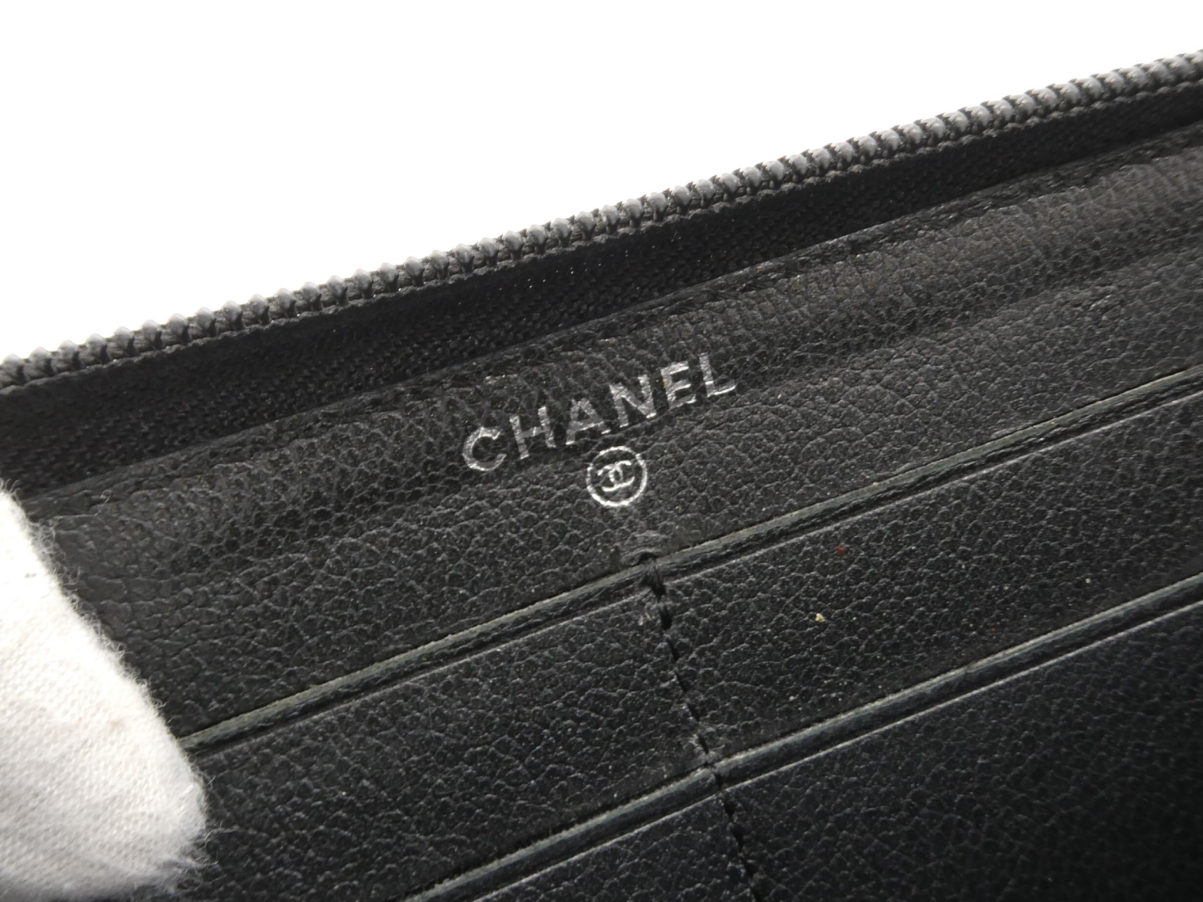 Camellia Coco Mark Round Zipper Wallet — view 9