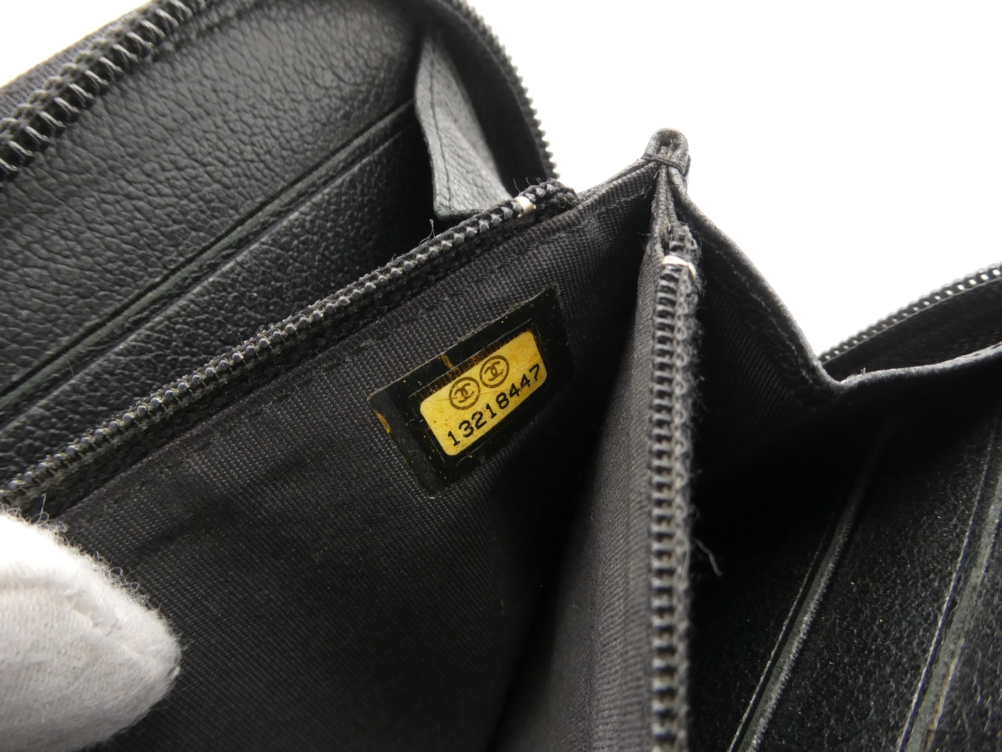 Camellia Coco Mark Round Zipper Wallet — view 10