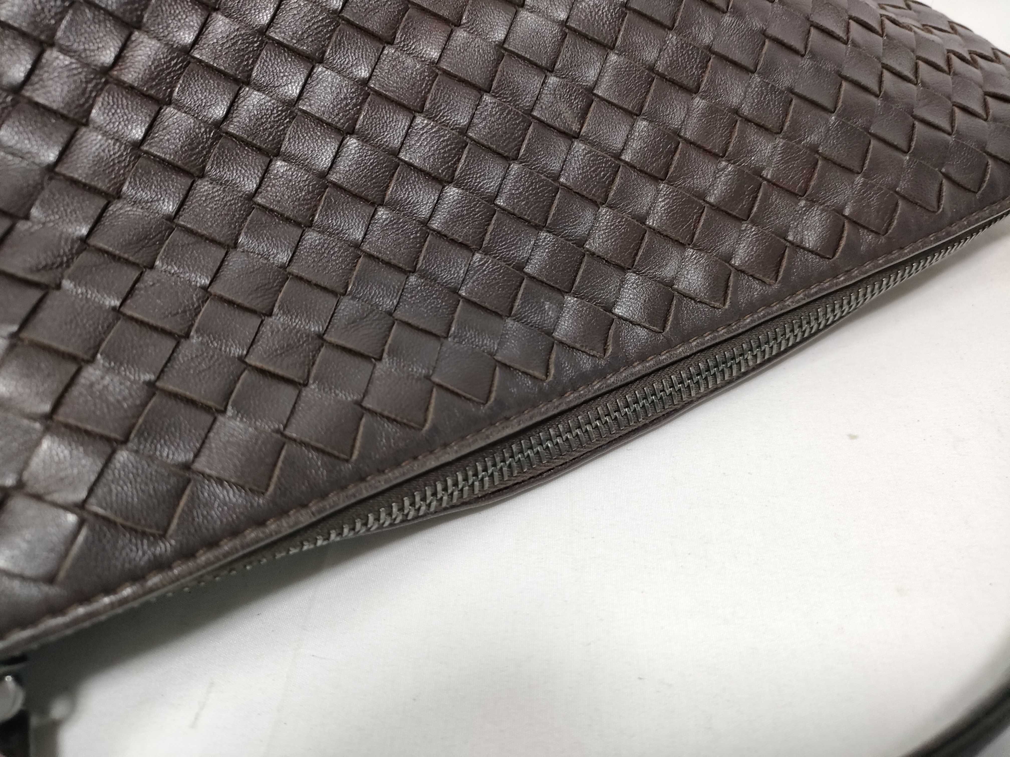 Intrecciato ID-BottegaVenetaIntrecciatoCowSkinShoulderBagBrown B00785475J Shoulder Bag — view 12