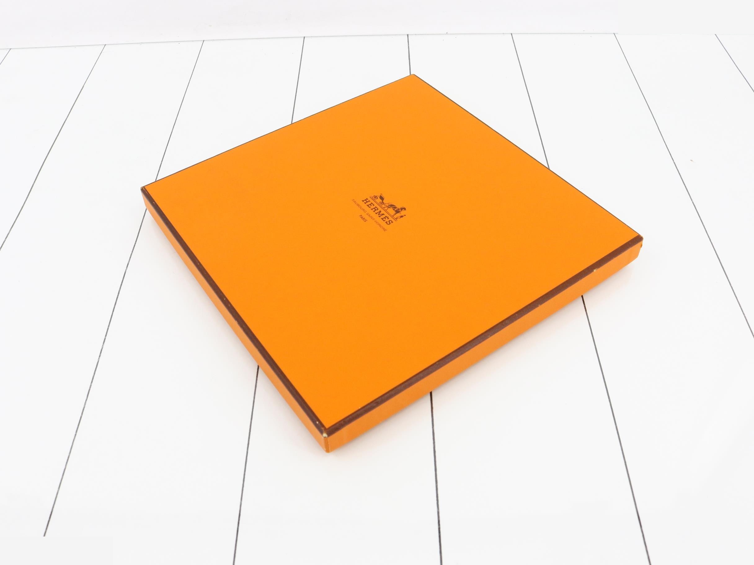 Carre Scarf 90, Storage Box — view 4