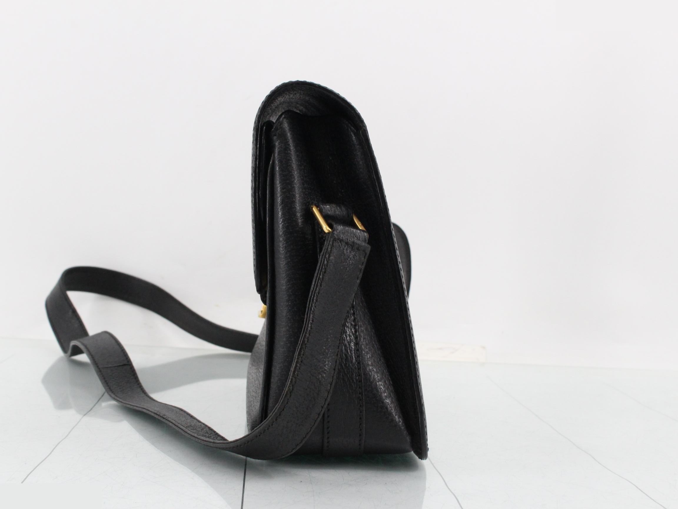 Vintage Gucci shoulder bag, women's, black, cross-body, saddle bag style. — view 3