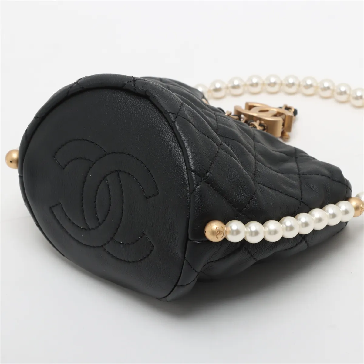 Matelasse Lambskin Chain Shoulder Bag Pearl Black Gold Hardware 31127862 31s — view 3