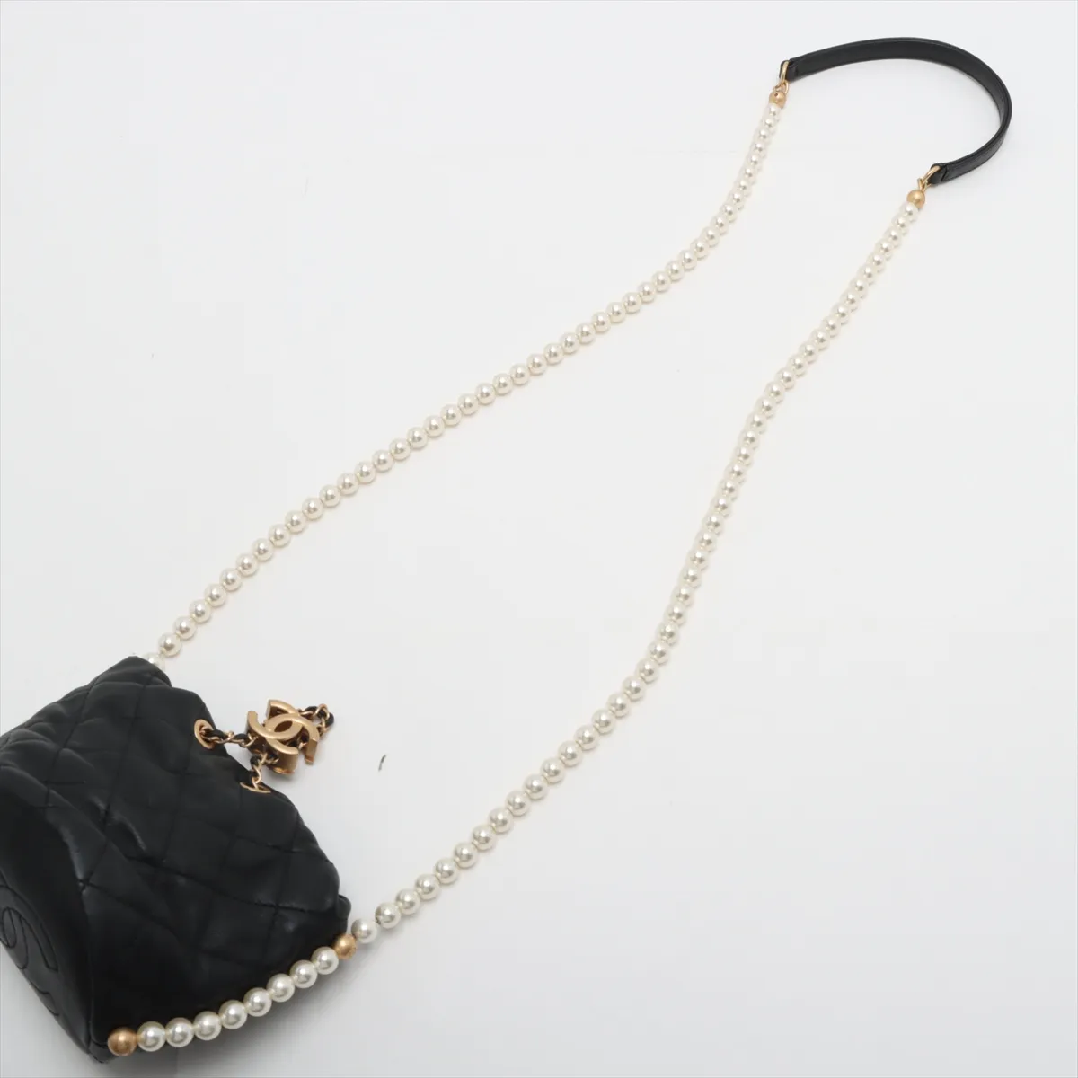 Matelasse Lambskin Chain Shoulder Bag Pearl Black Gold Hardware 31127862 31s — view 5