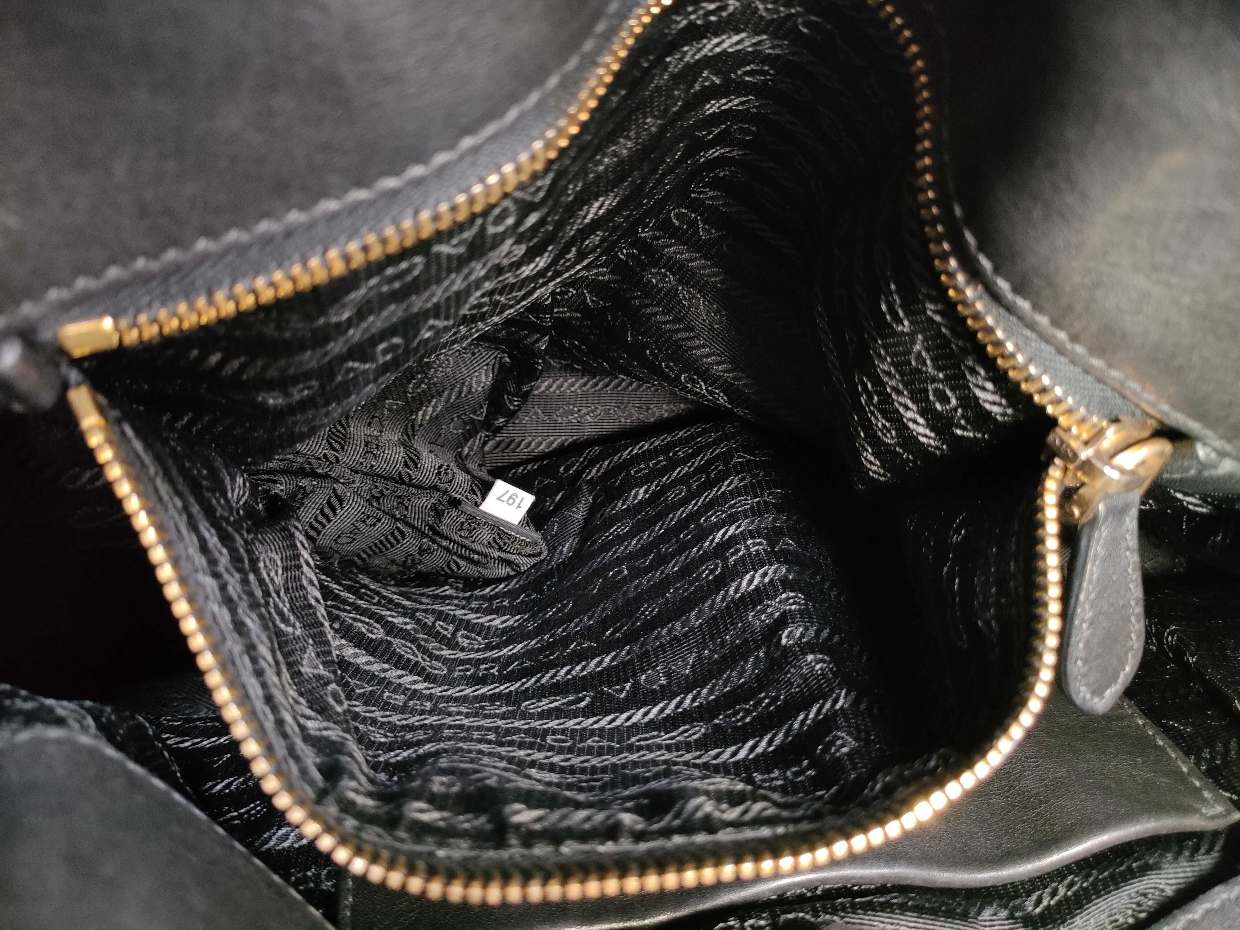Black Leather Shirring Tote Bag (Handbag) — view 15