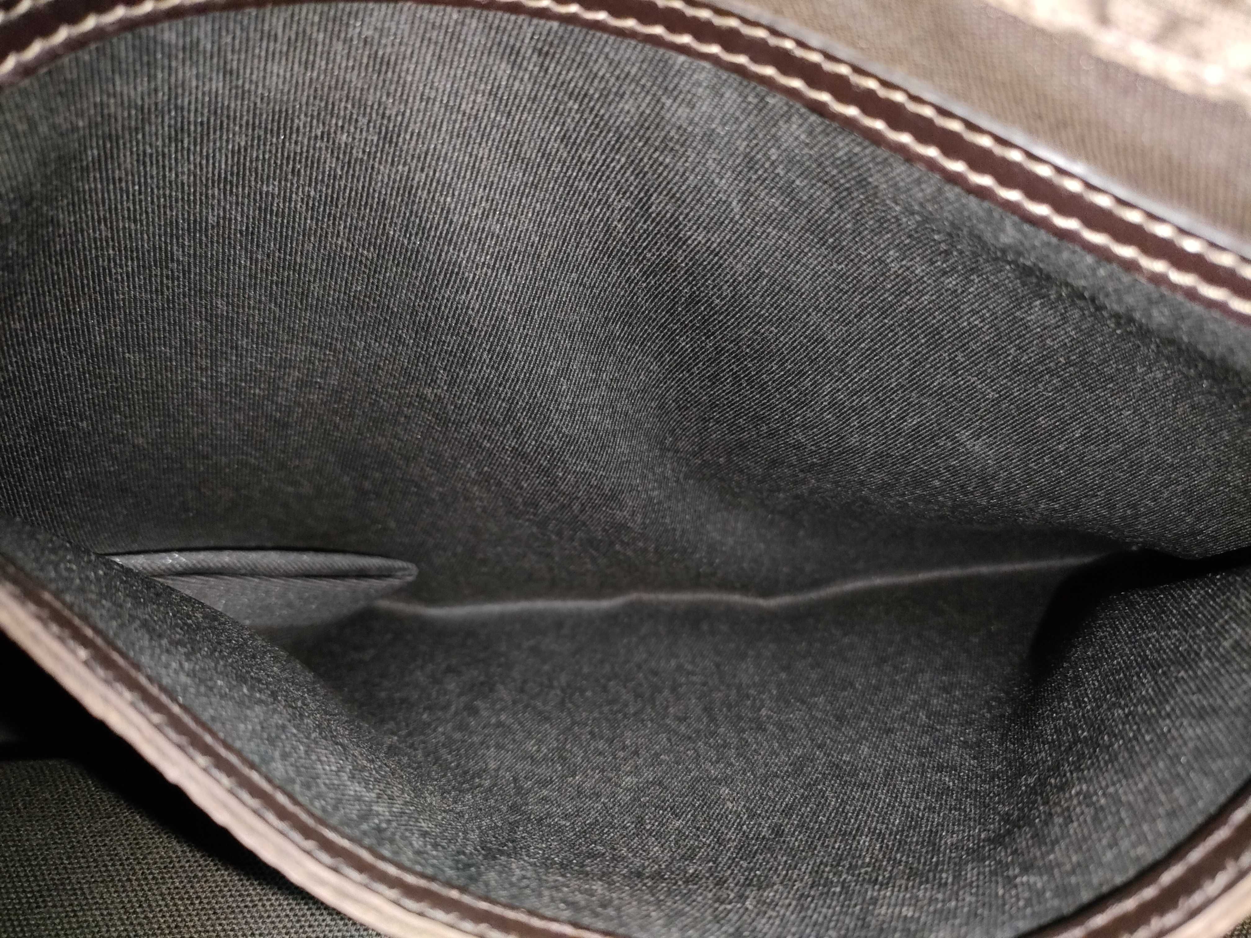 GG Supreme Shoulder Bag — view 11