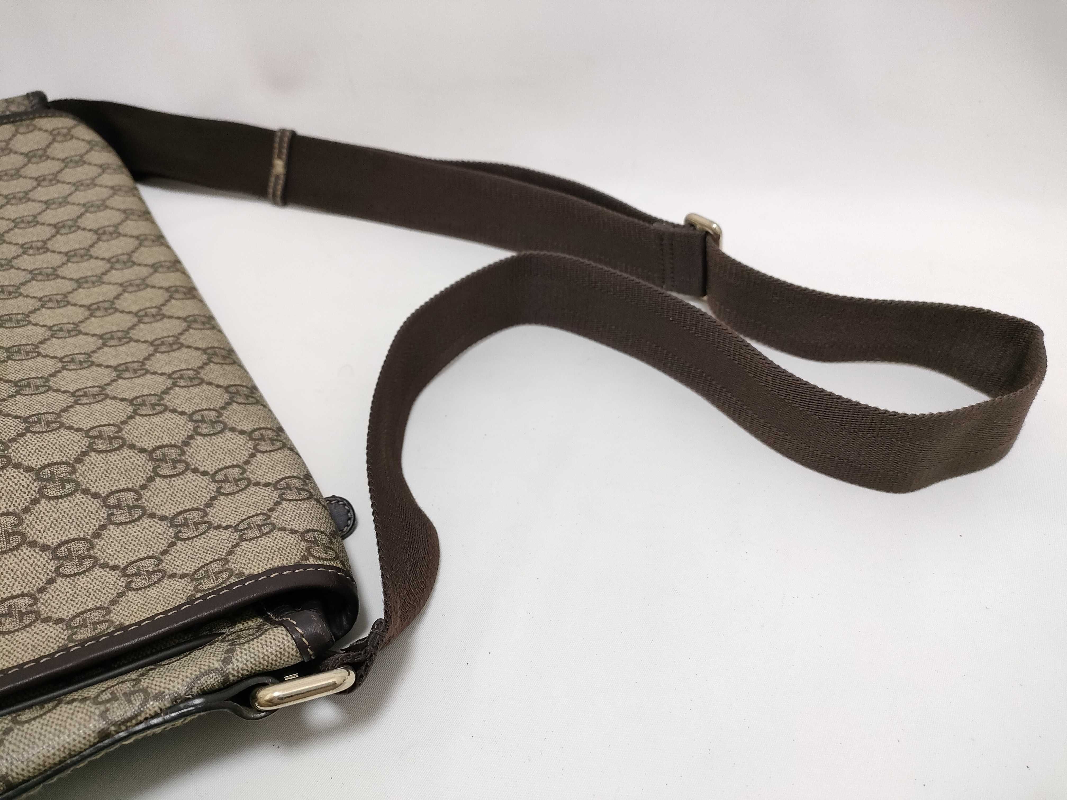 GG Supreme Shoulder Bag — view 3