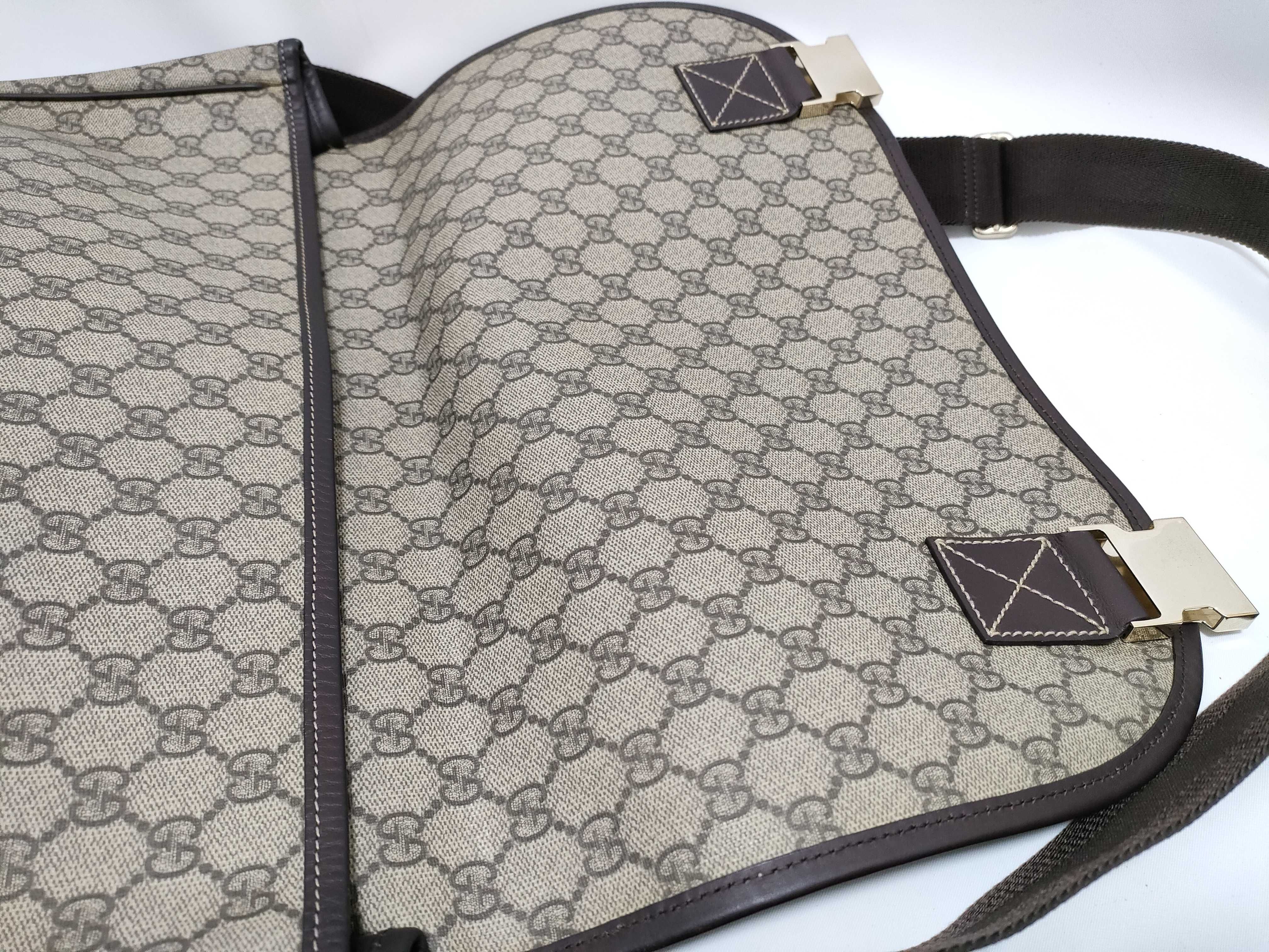 GG Supreme Shoulder Bag — view 8
