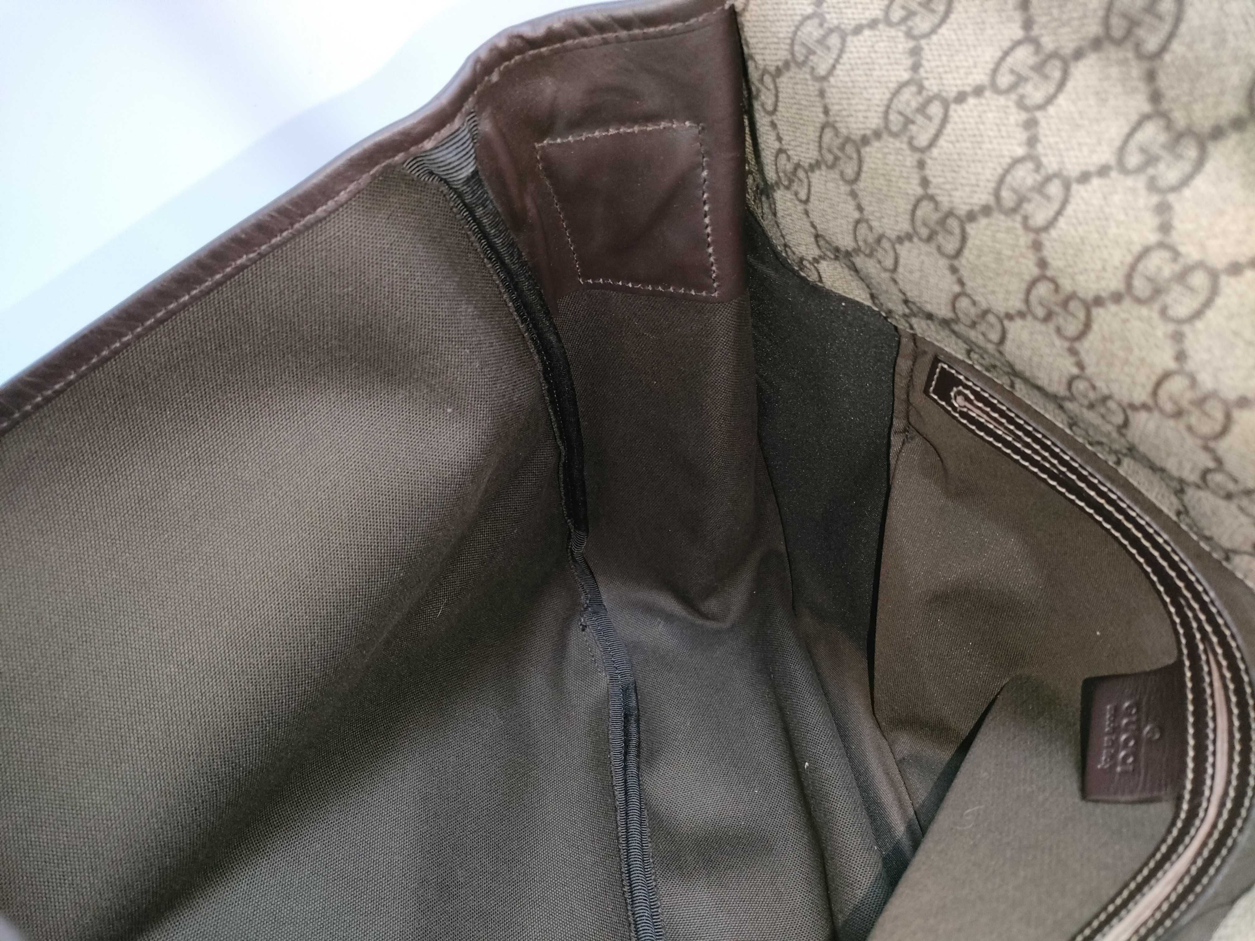 GG Supreme Shoulder Bag — view 9