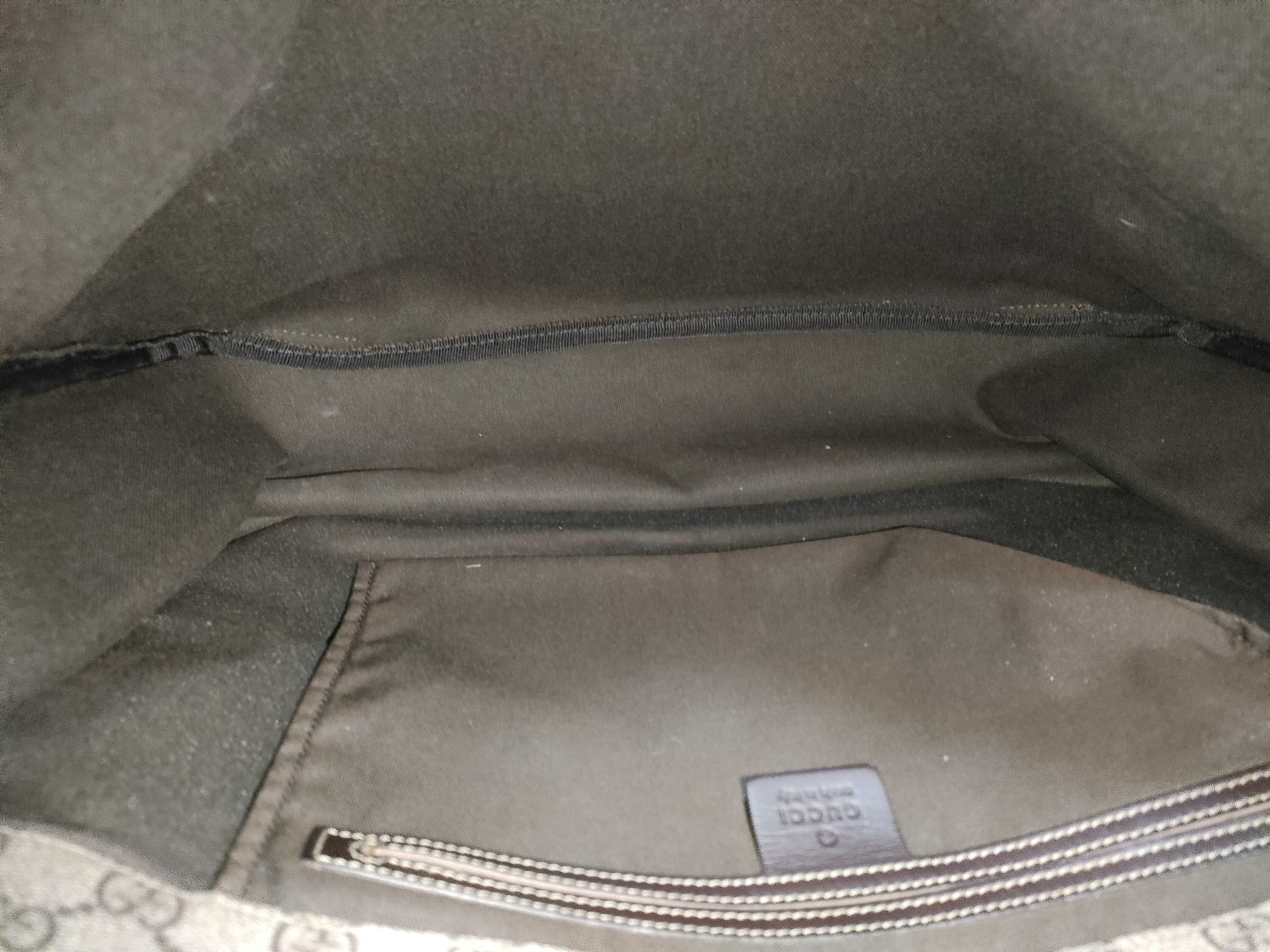 GG Supreme Shoulder Bag — view 10