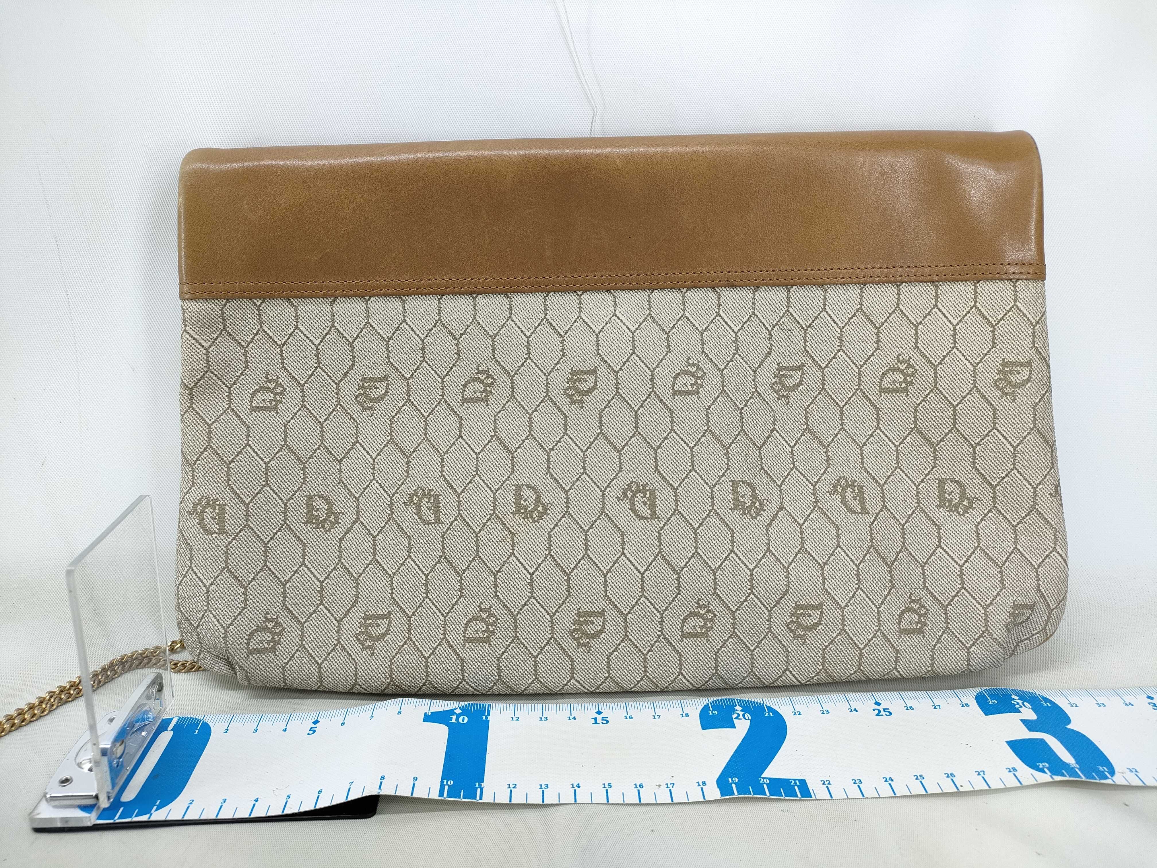 Honeycomb Pattern Chain Shoulder Bag — view 2