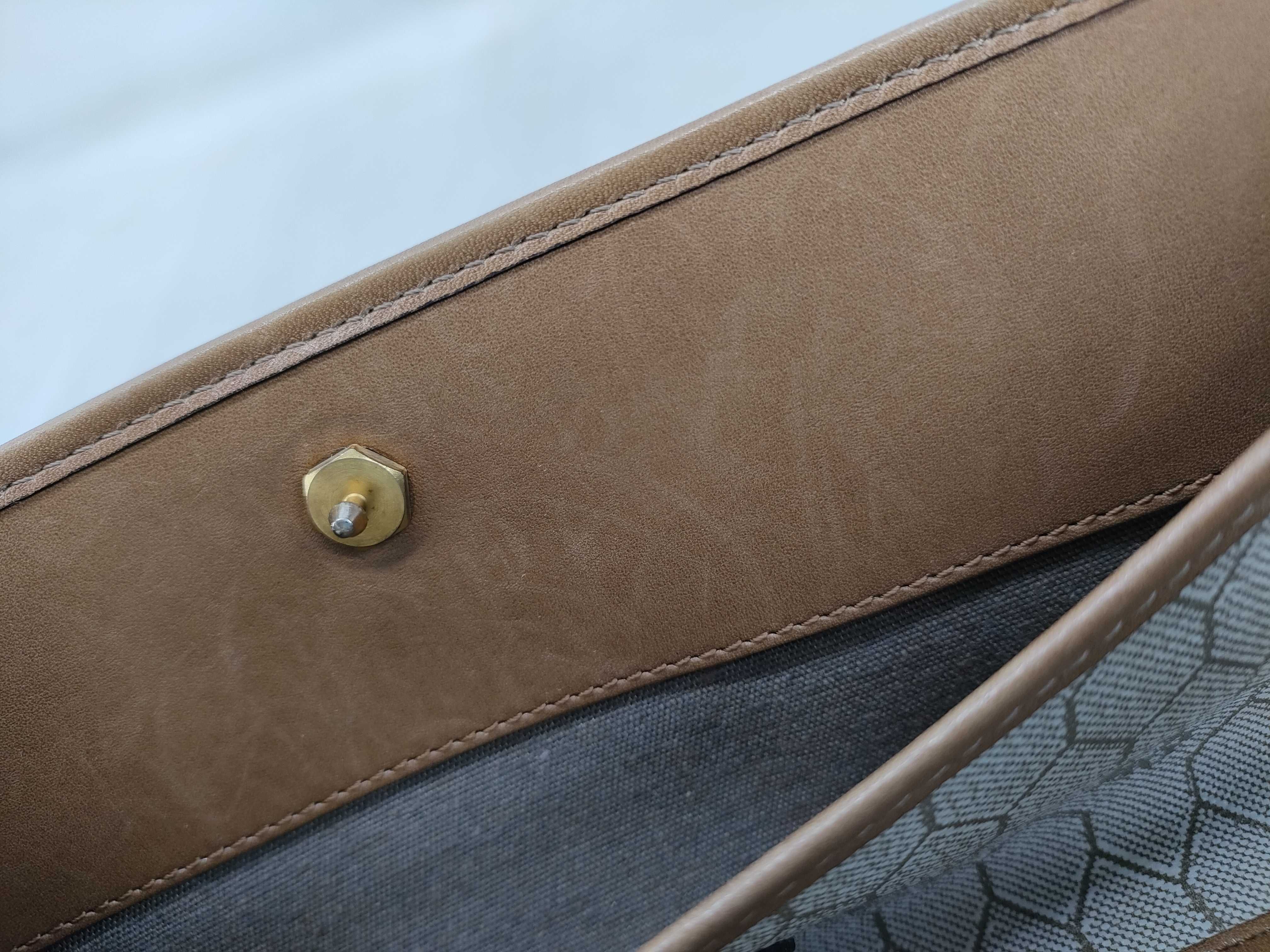 Honeycomb Pattern Chain Shoulder Bag — view 12