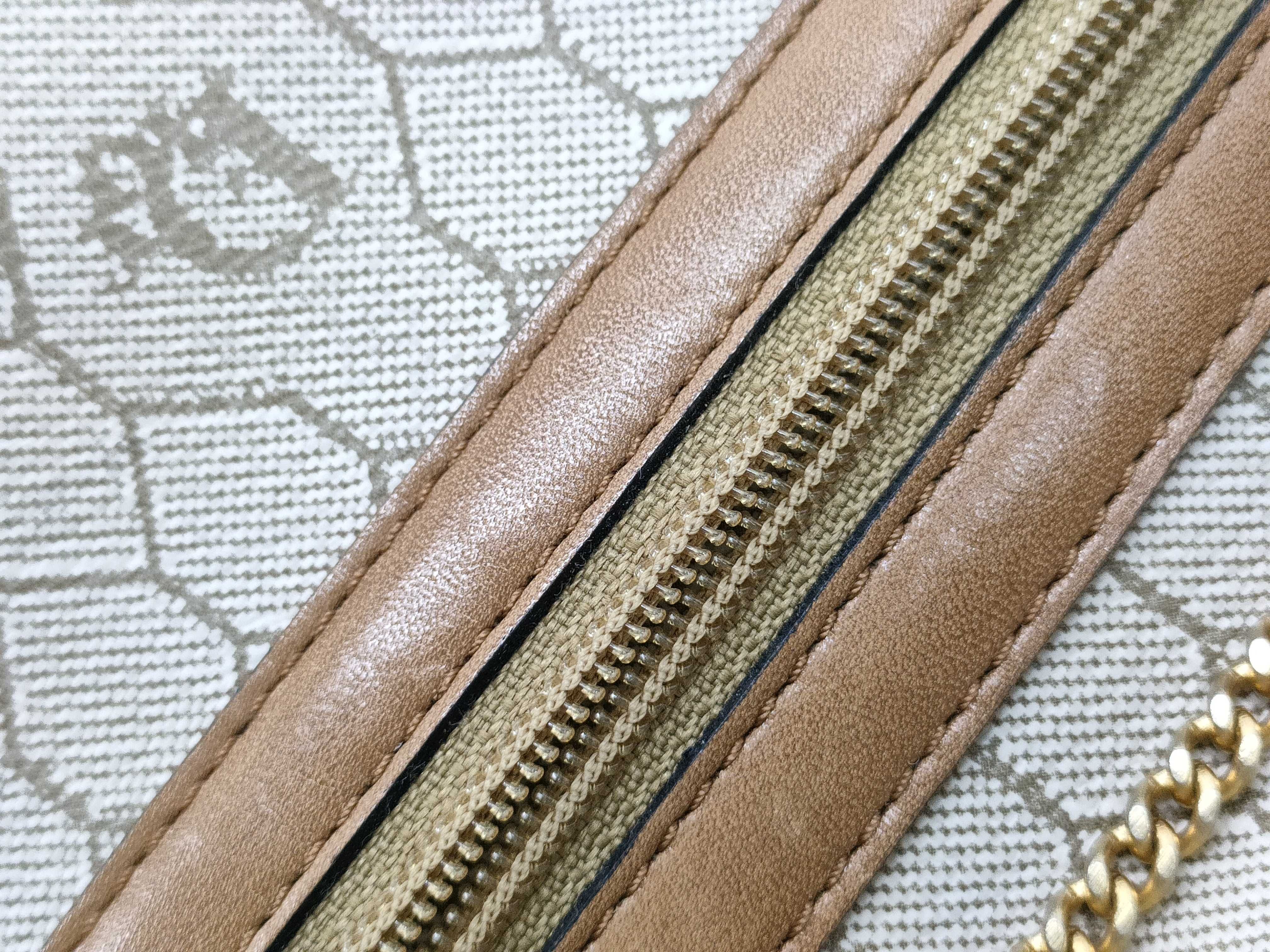Honeycomb Pattern Chain Shoulder Bag — view 8