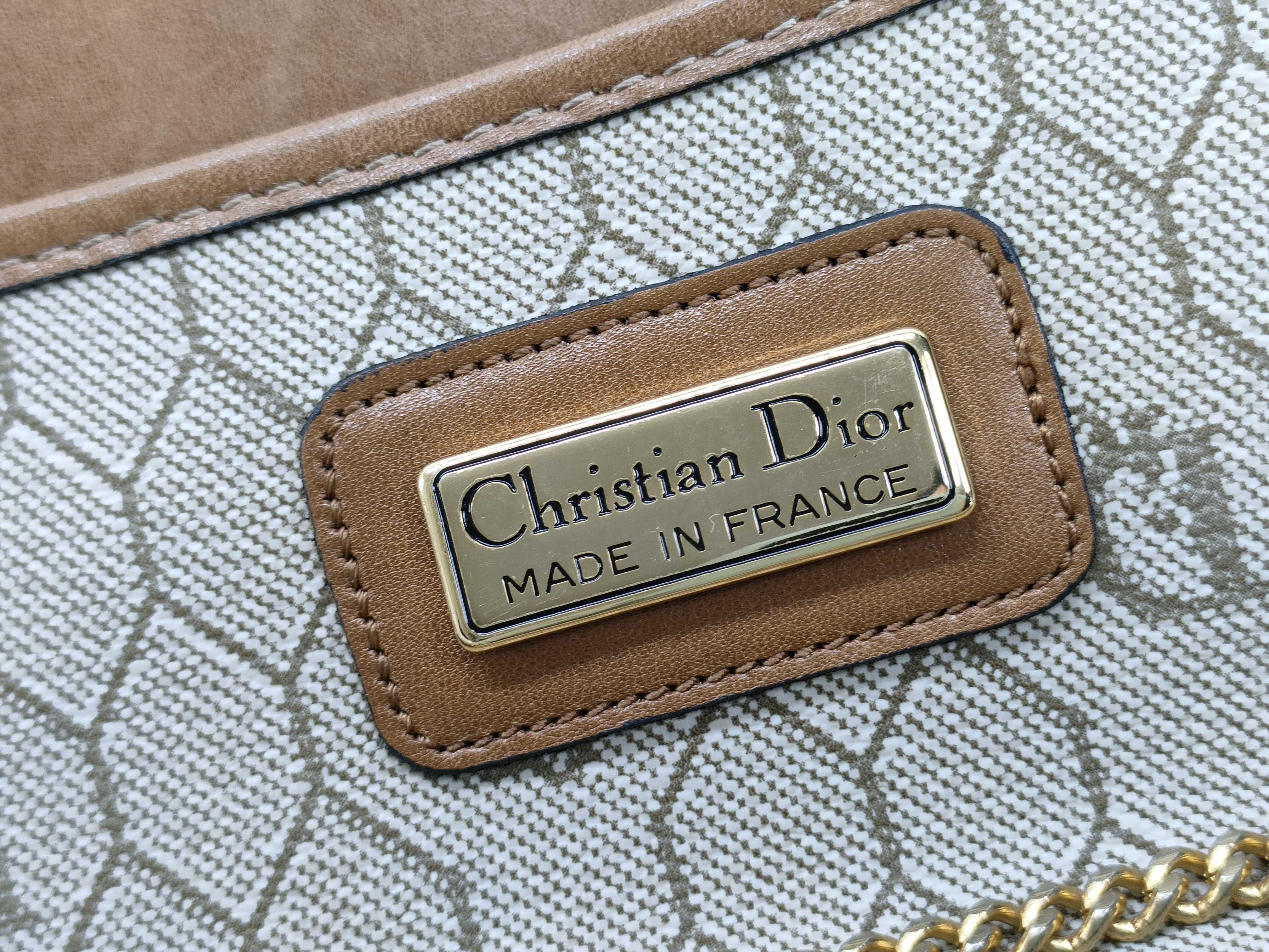 Honeycomb Pattern Chain Shoulder Bag — view 9
