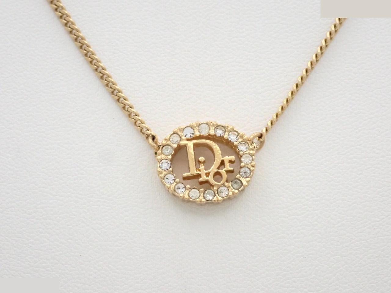 Other lines: Precious metals, necklaces, pendants, chain approximately 40cm