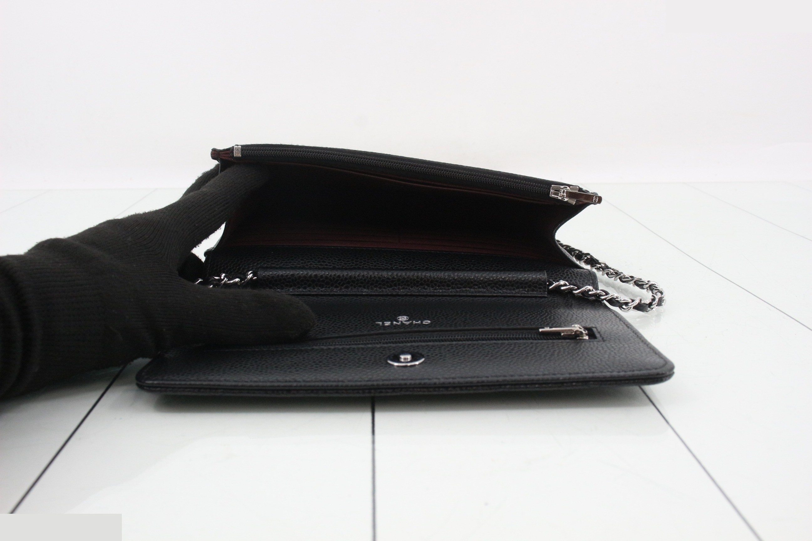 Caviar leather matelassé chain wallet shoulder bag, black — view 4