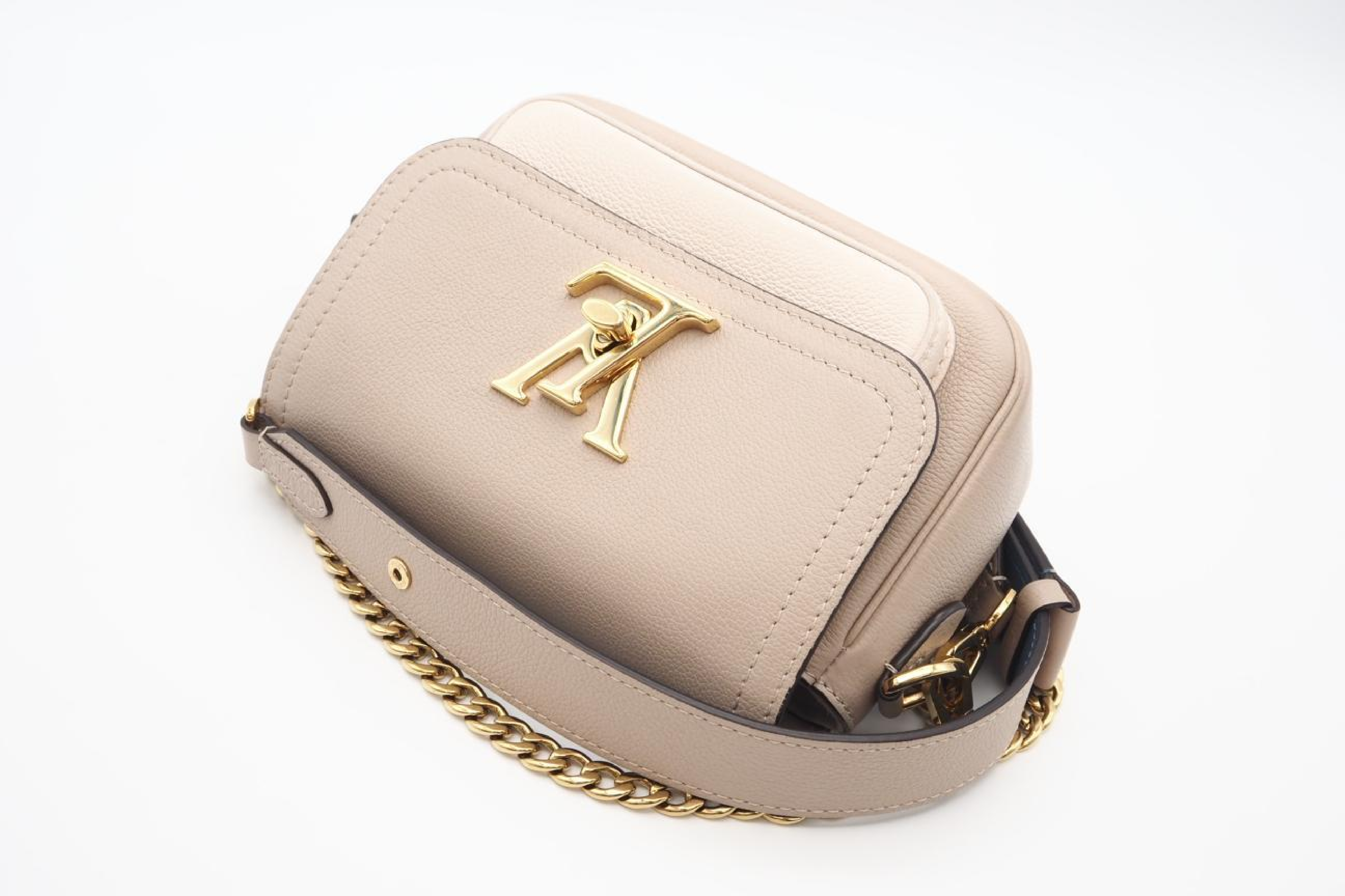 M58554 Lockme Tender Greige Beige Cream Shoulder Bag — view 2
