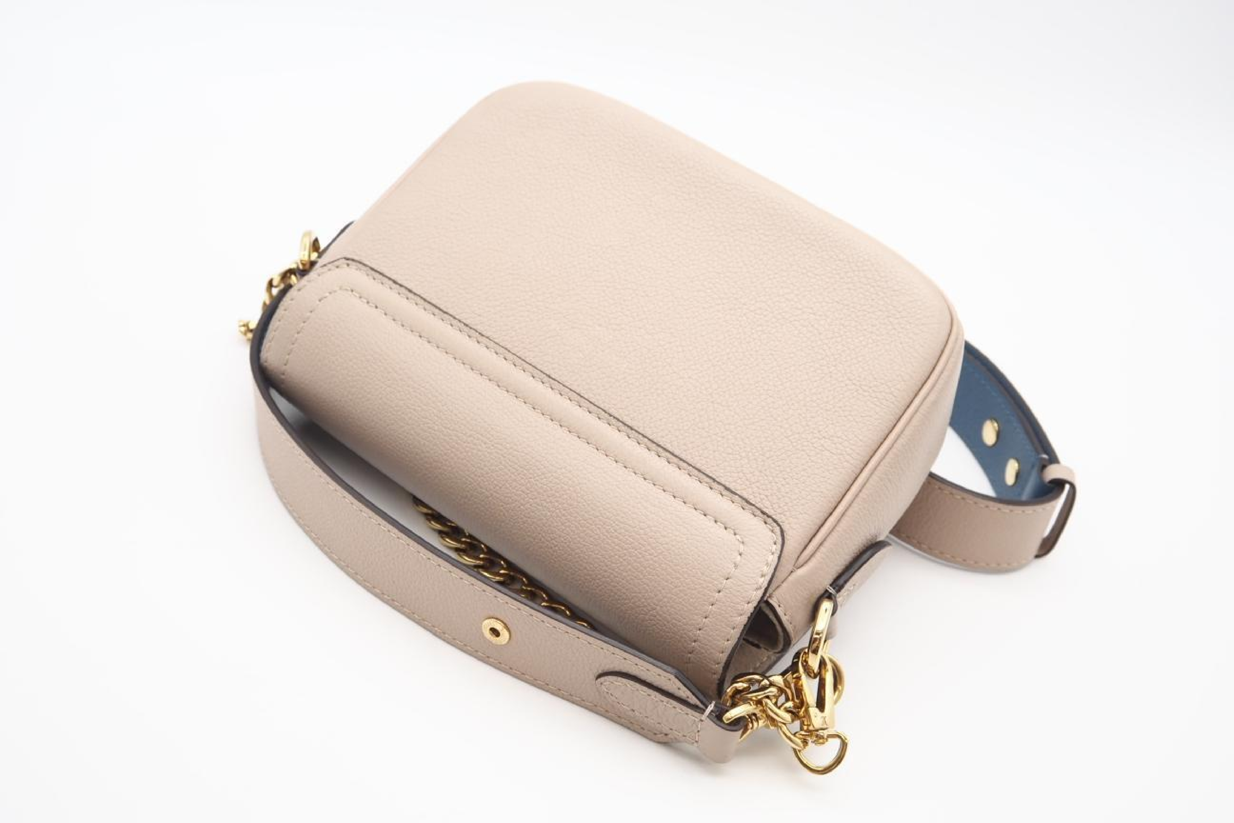 M58554 Lockme Tender Greige Beige Cream Shoulder Bag — view 3