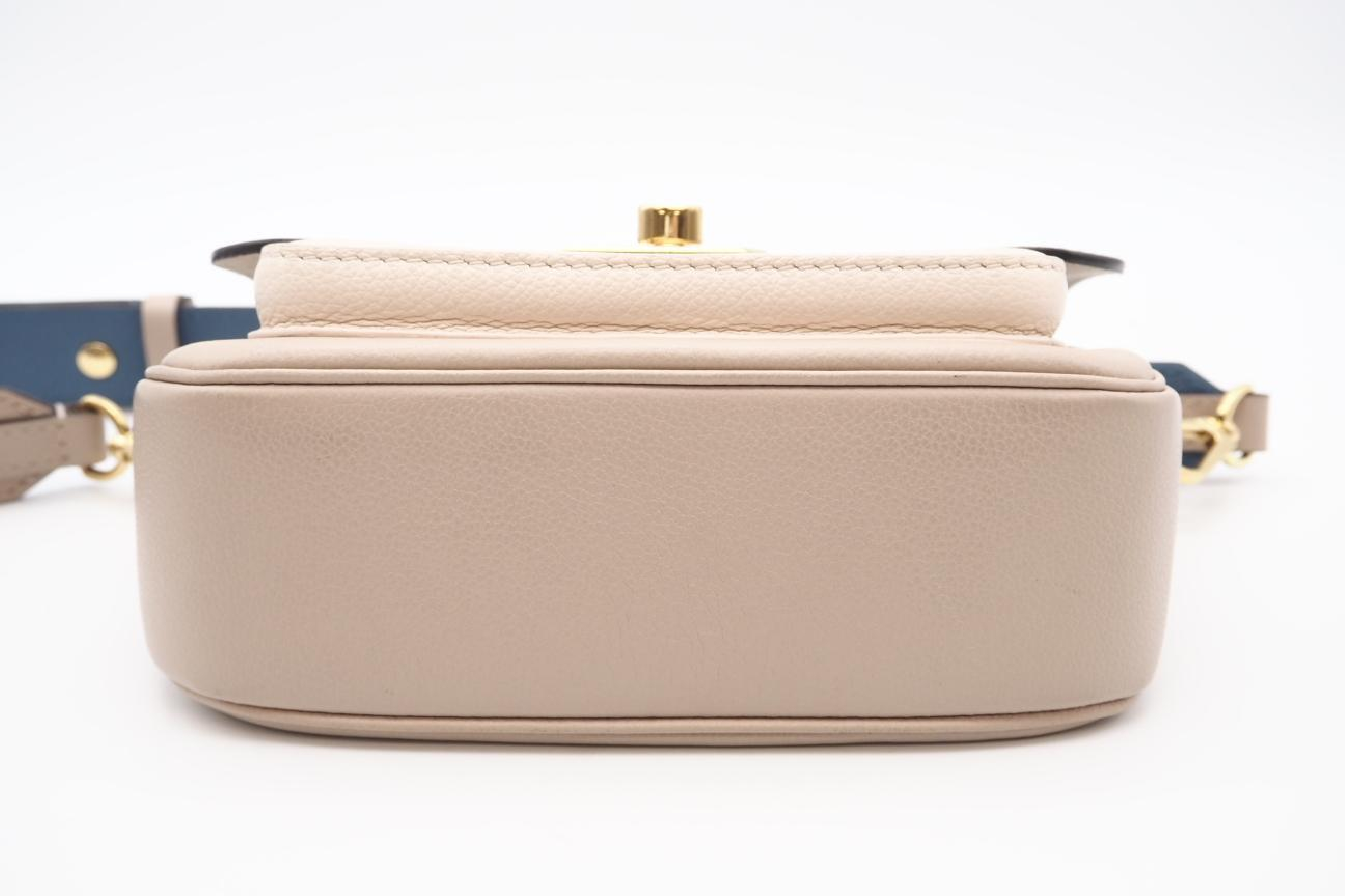 M58554 Lockme Tender Greige Beige Cream Shoulder Bag — view 5