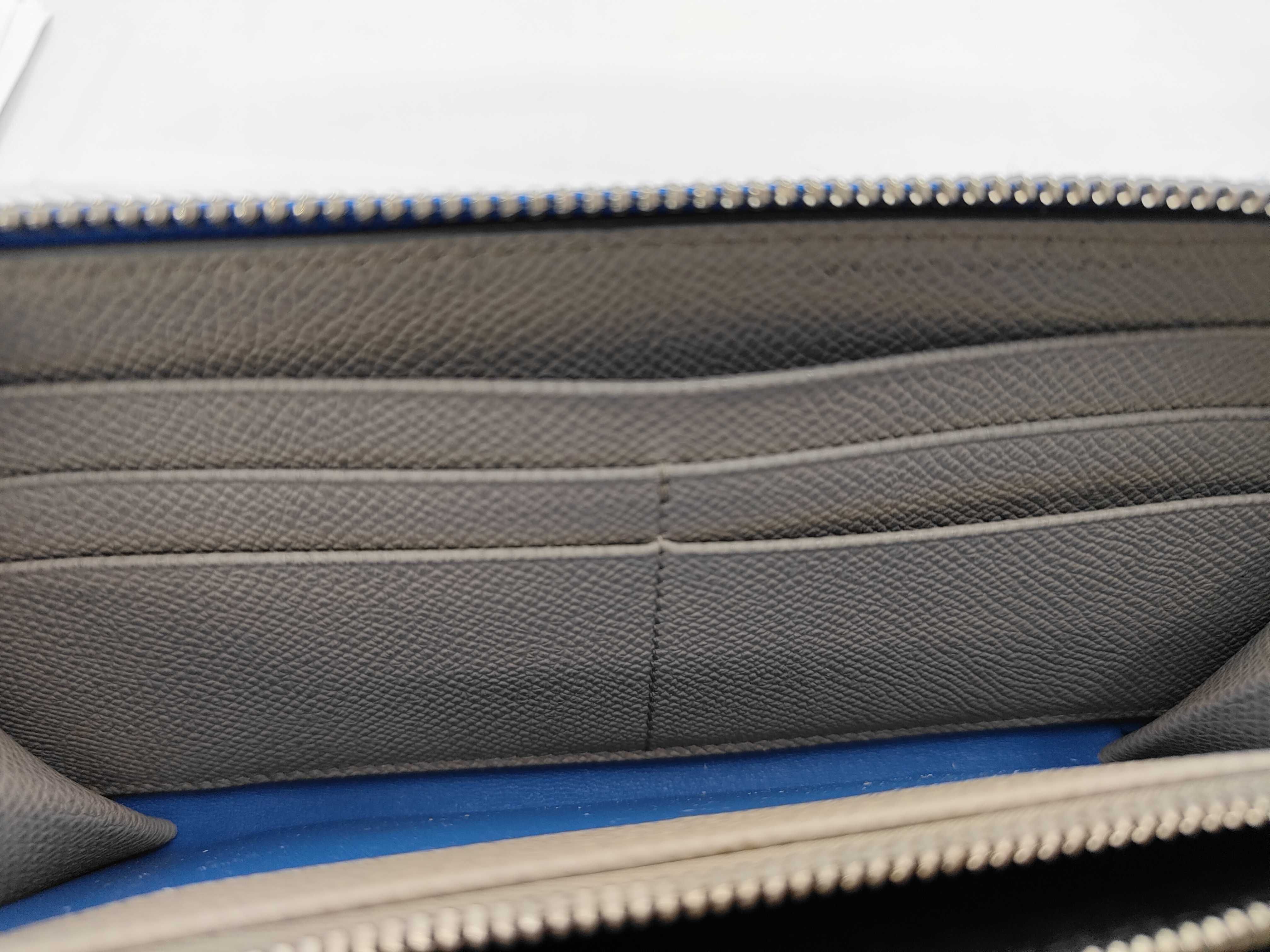 B.zero1 Leather Round Zip Wallet — view 12