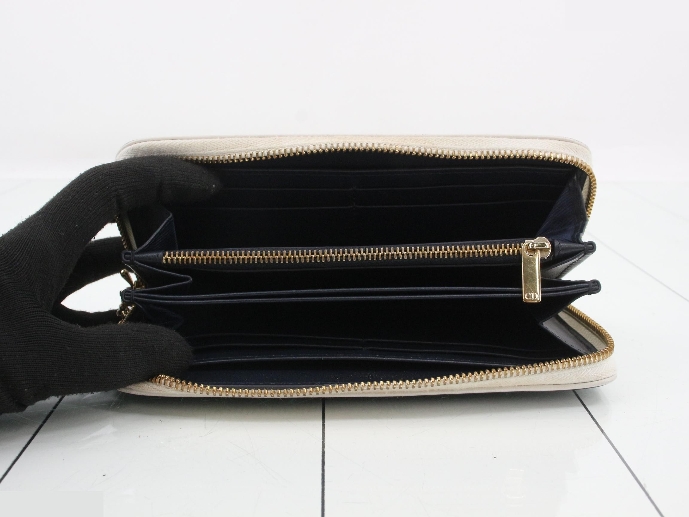 Other lines: Bags & Wallets, Logo, Black — view 4