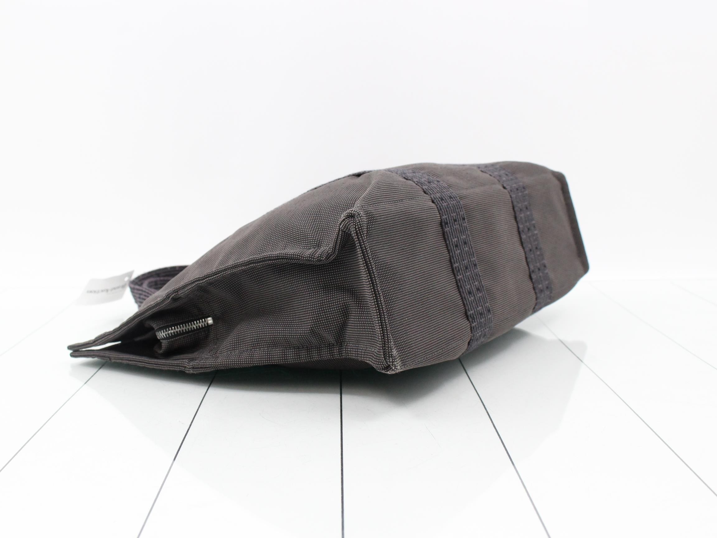 Aile Line MM Tote Bag — view 5