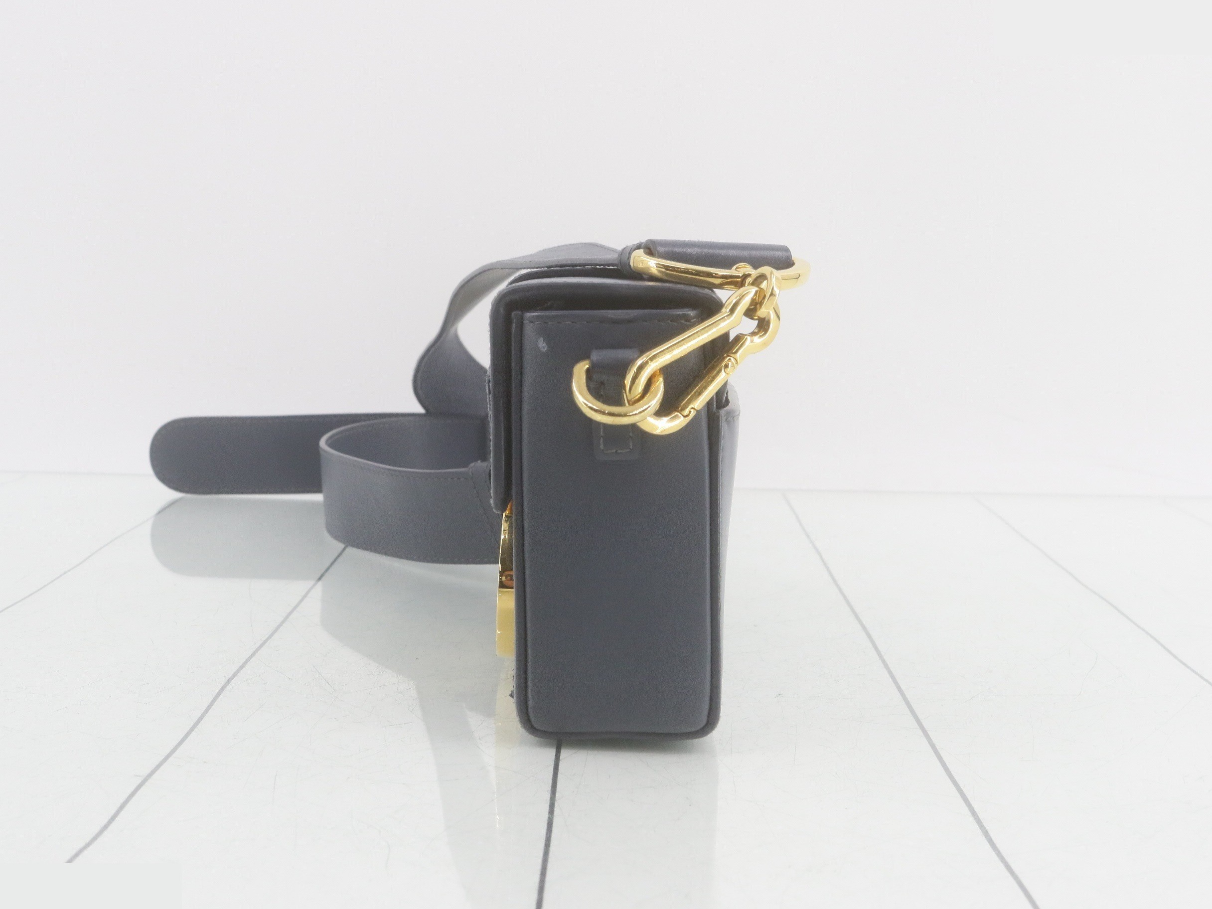 30 Montaigne Box Bag Shoulder Bag — view 3