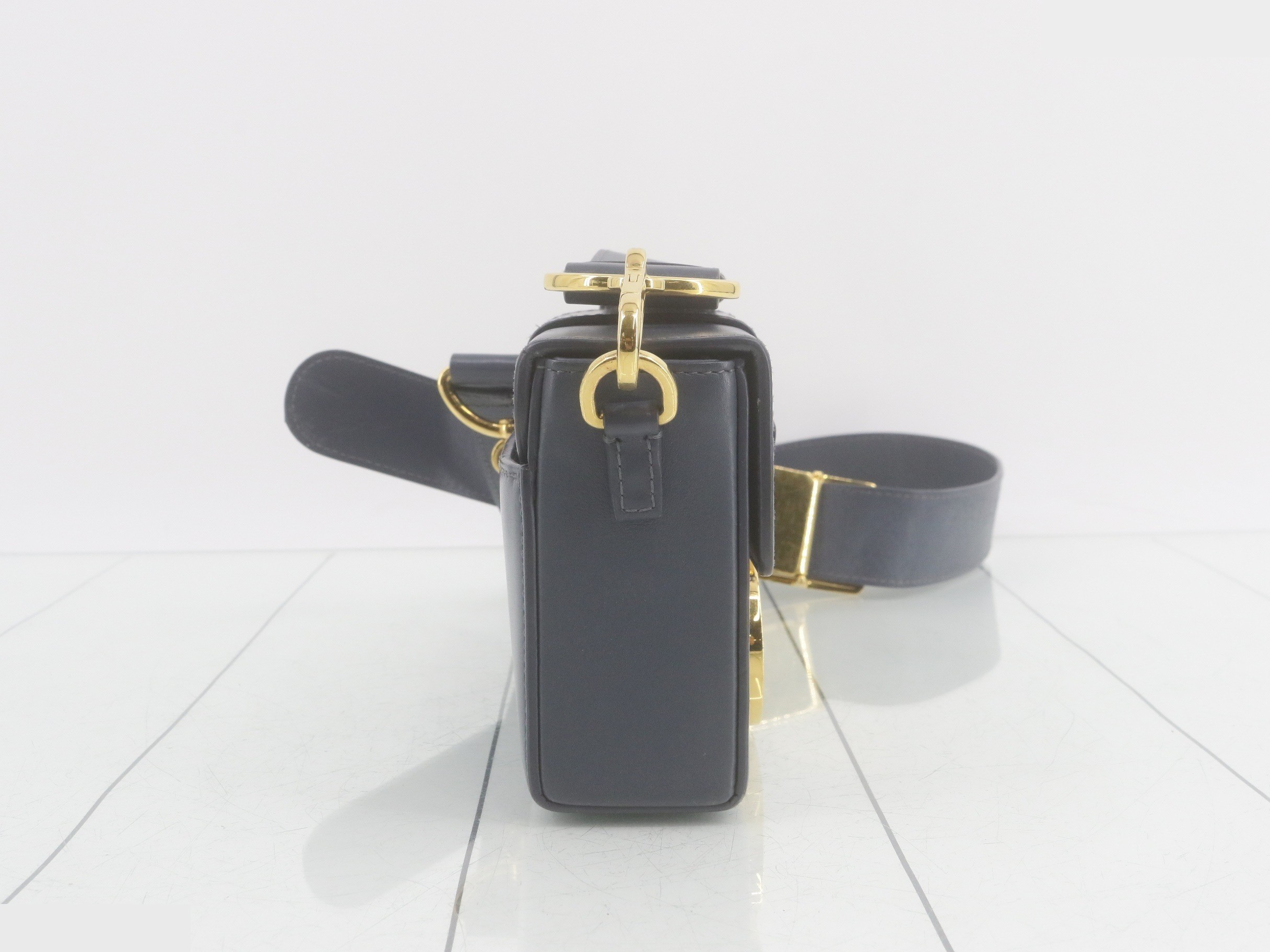 30 Montaigne Box Bag Shoulder Bag — view 4