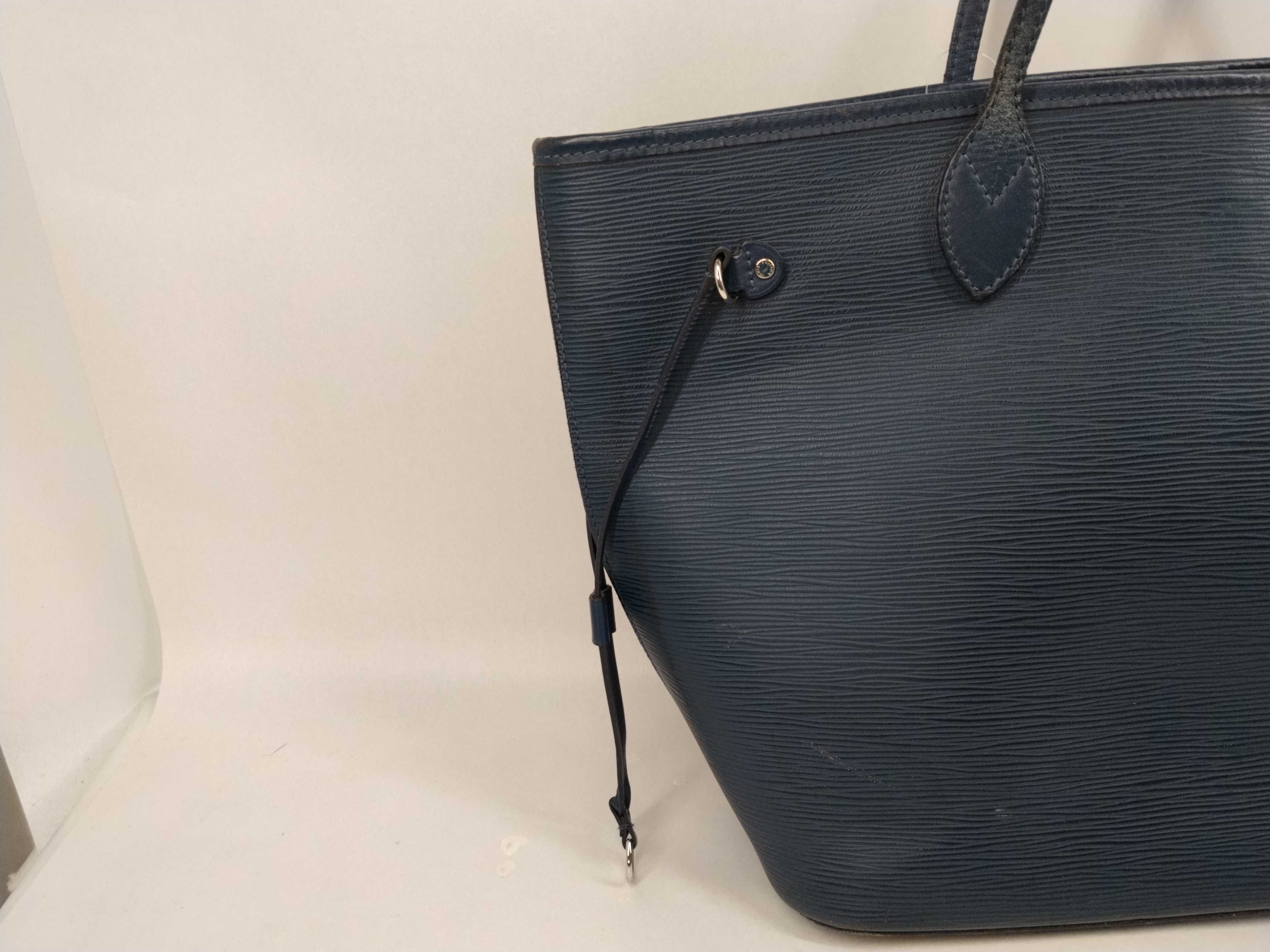 Epi M40883 Neverfull MM Tote Bag — view 5
