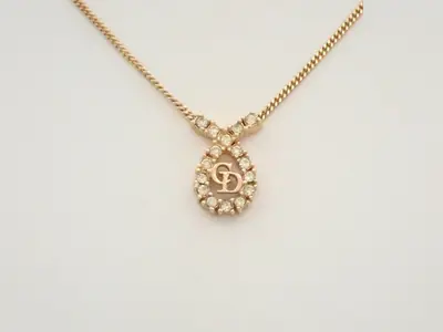 Gold necklace with stone, neck circumference approximately 46cm