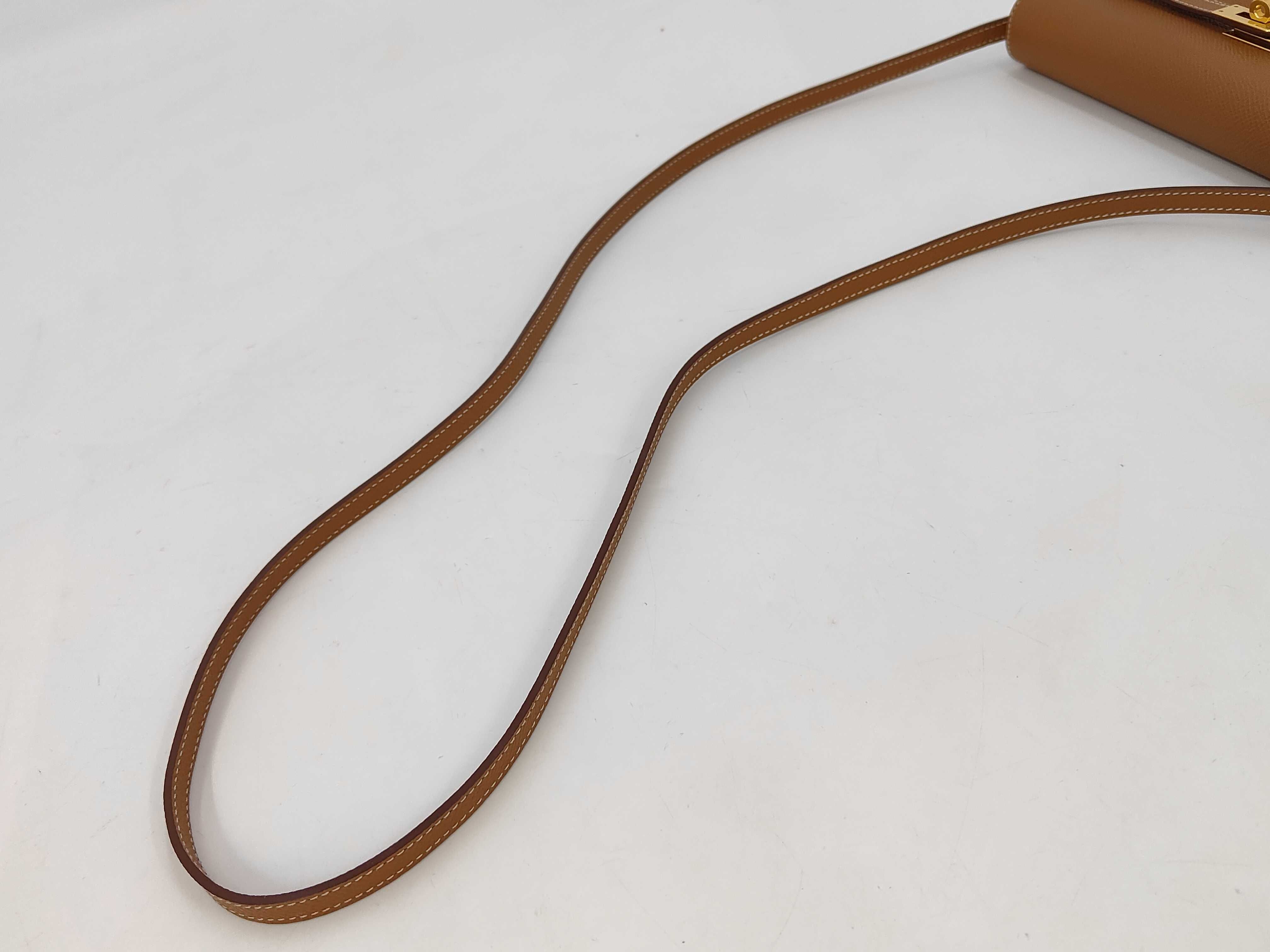 Kelly To Go, Veau Epsom leather, Sesame color, Gold hardware, U stamp, Shoulder bag — view 3