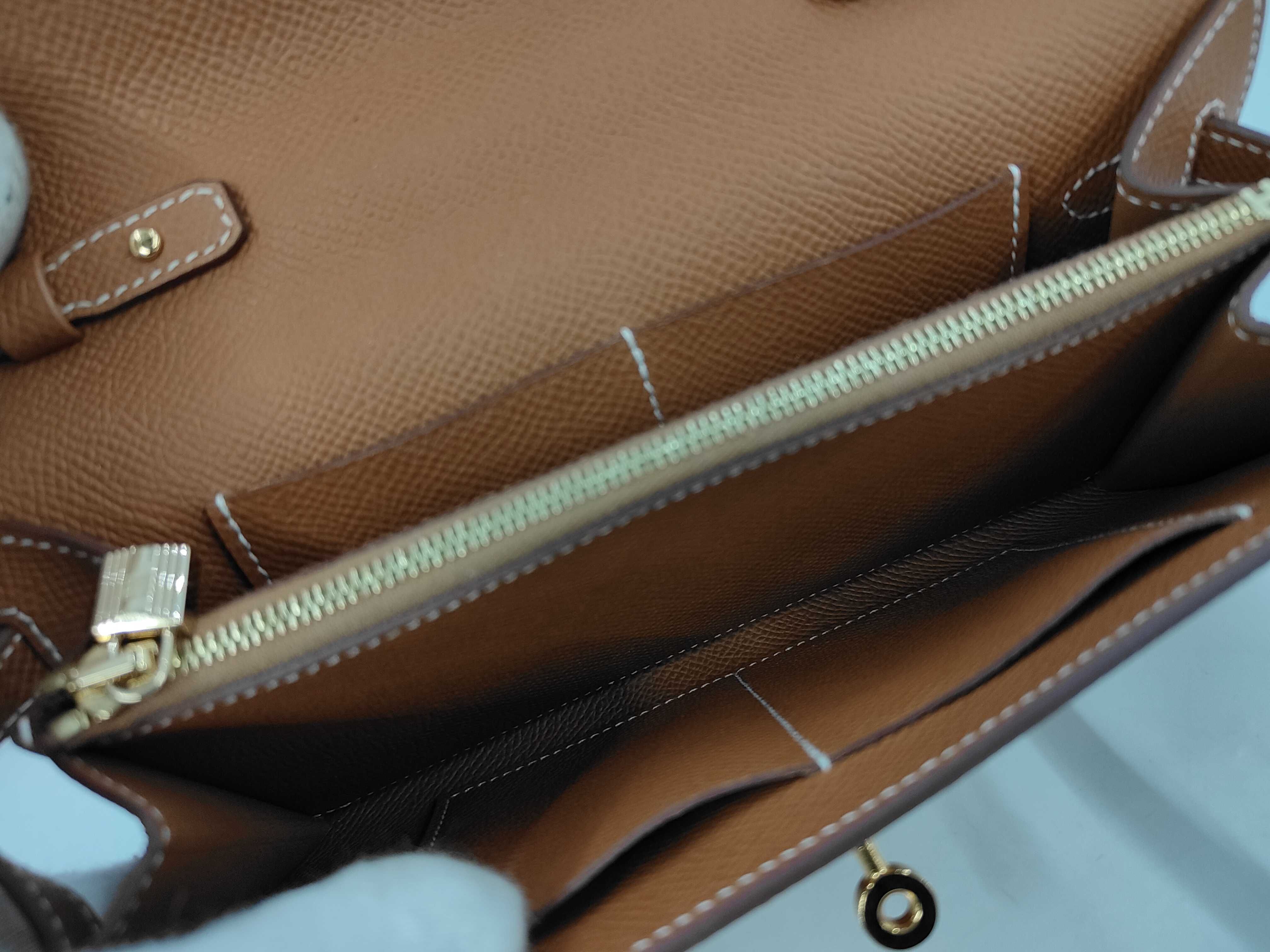Kelly To Go, Veau Epsom leather, Sesame color, Gold hardware, U stamp, Shoulder bag — view 8