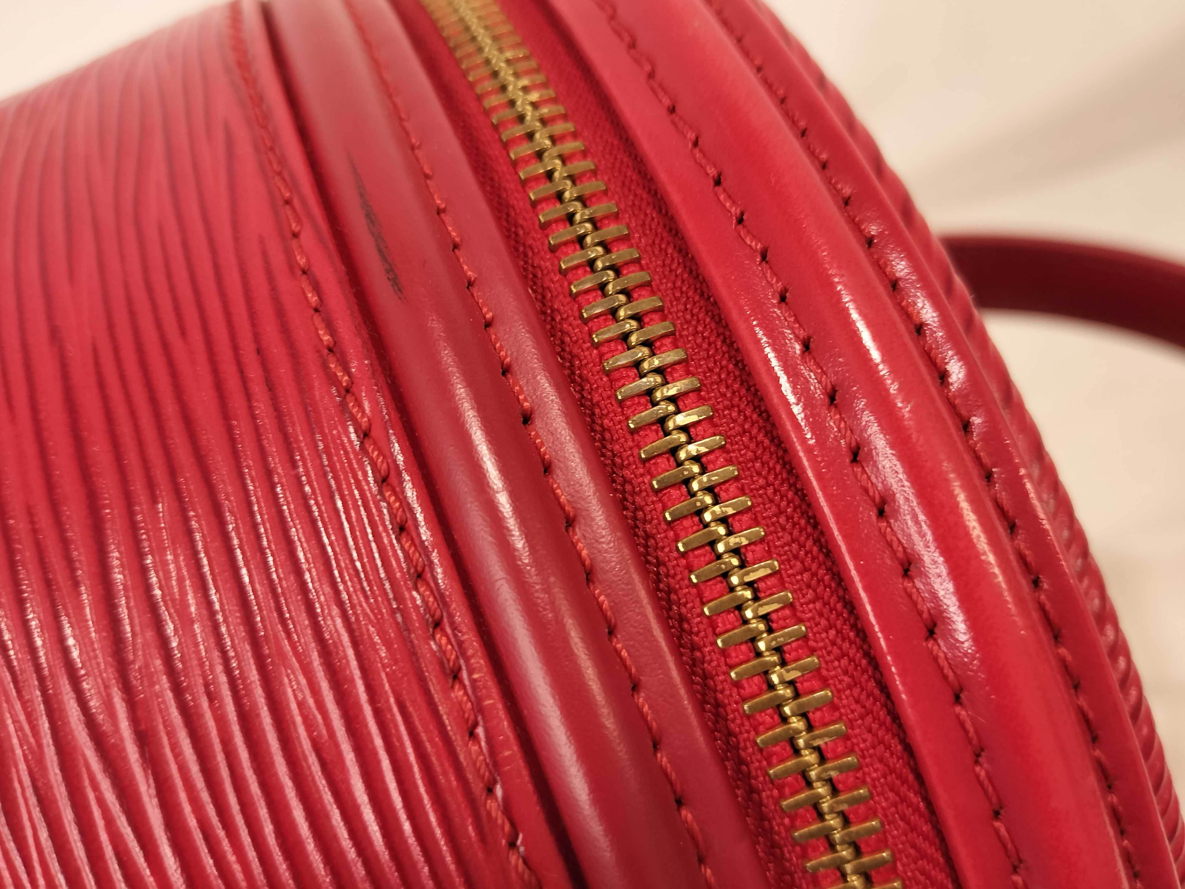 Epi LV Epi Cannes Vanity Bag M48037 Handbag — view 6