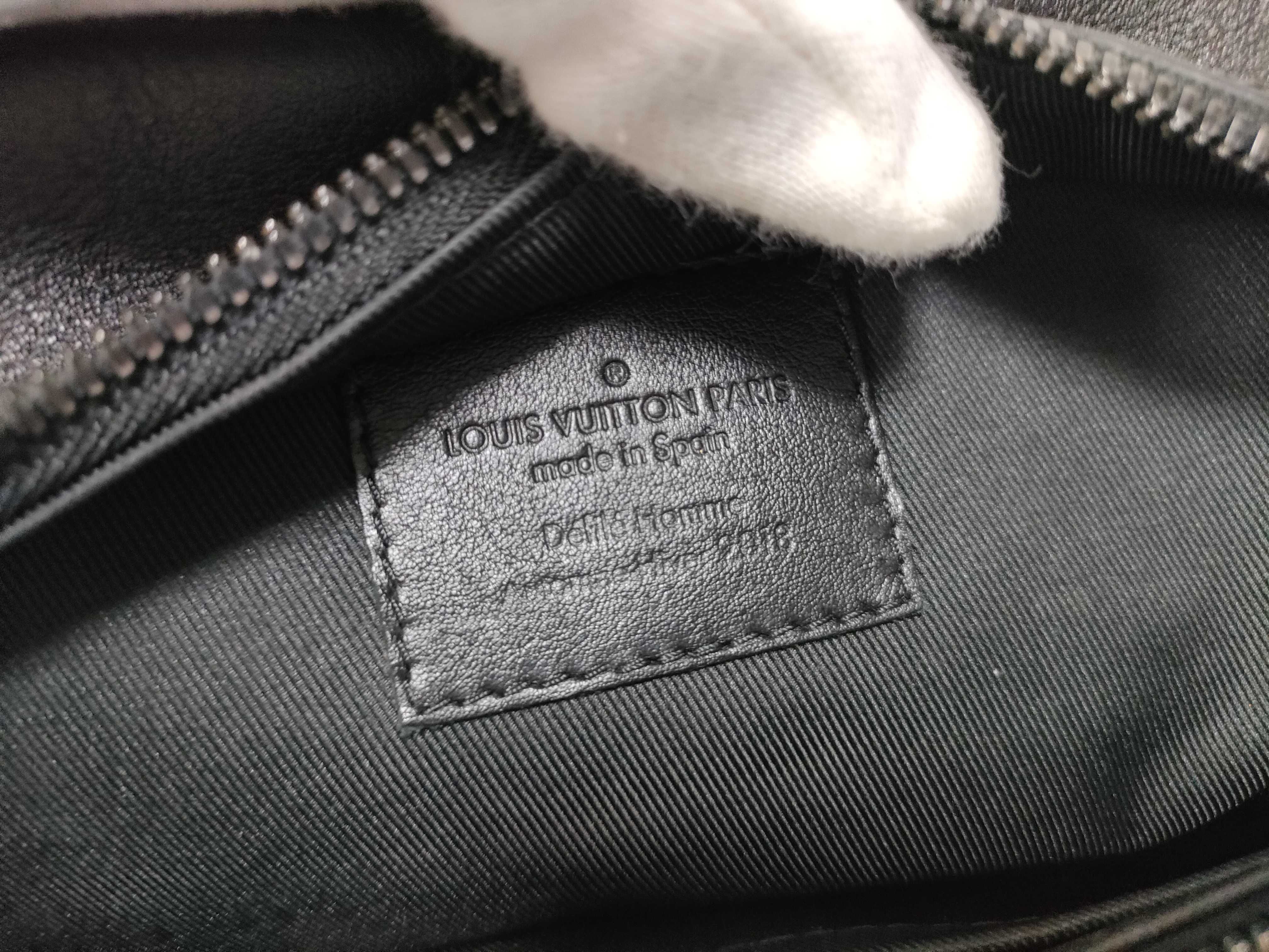LV Dark Infinity Messenger PM UB2138 Shoulder Bag — view 15