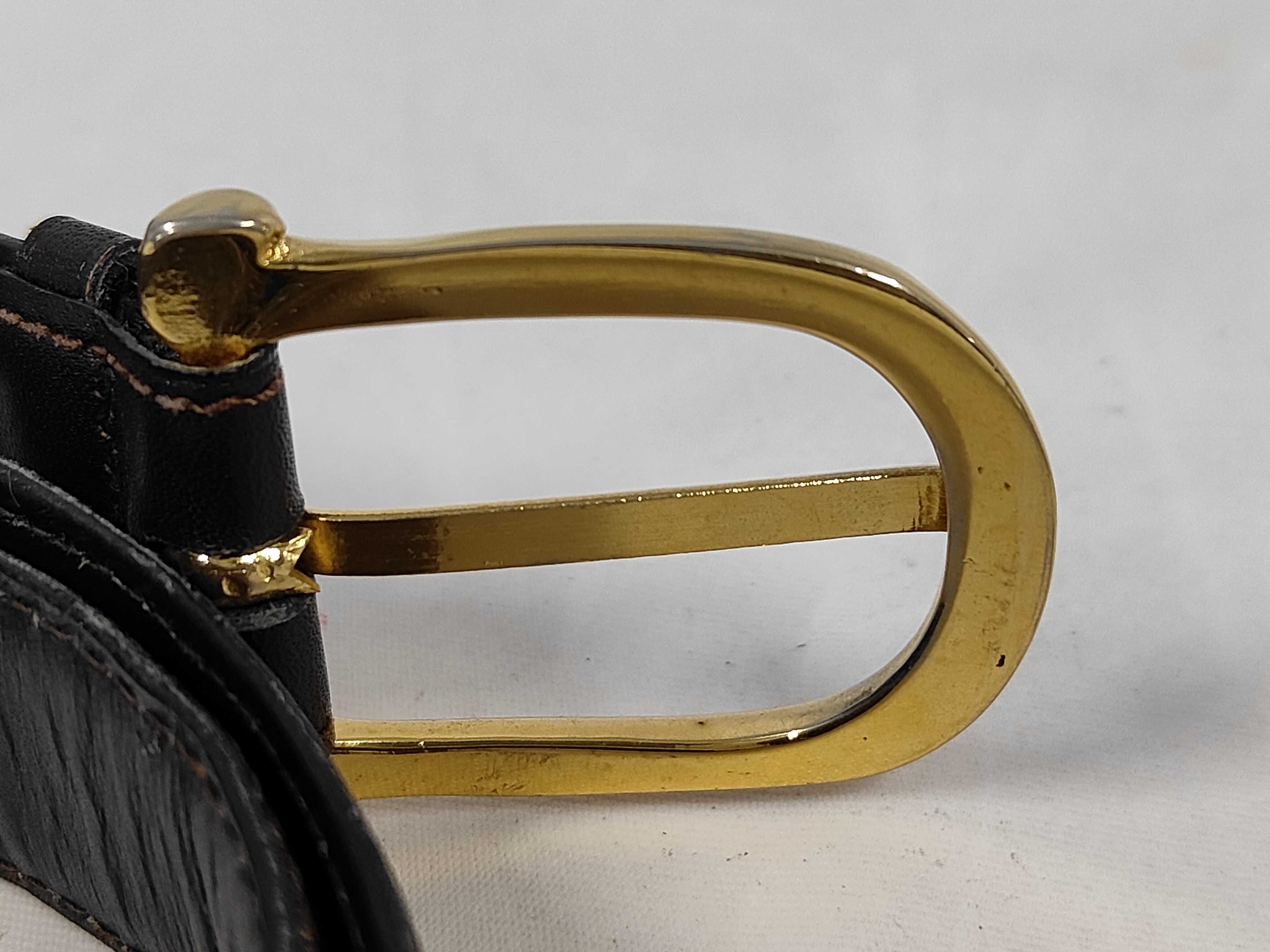 leather belt with carriage-style buckle. — view 3