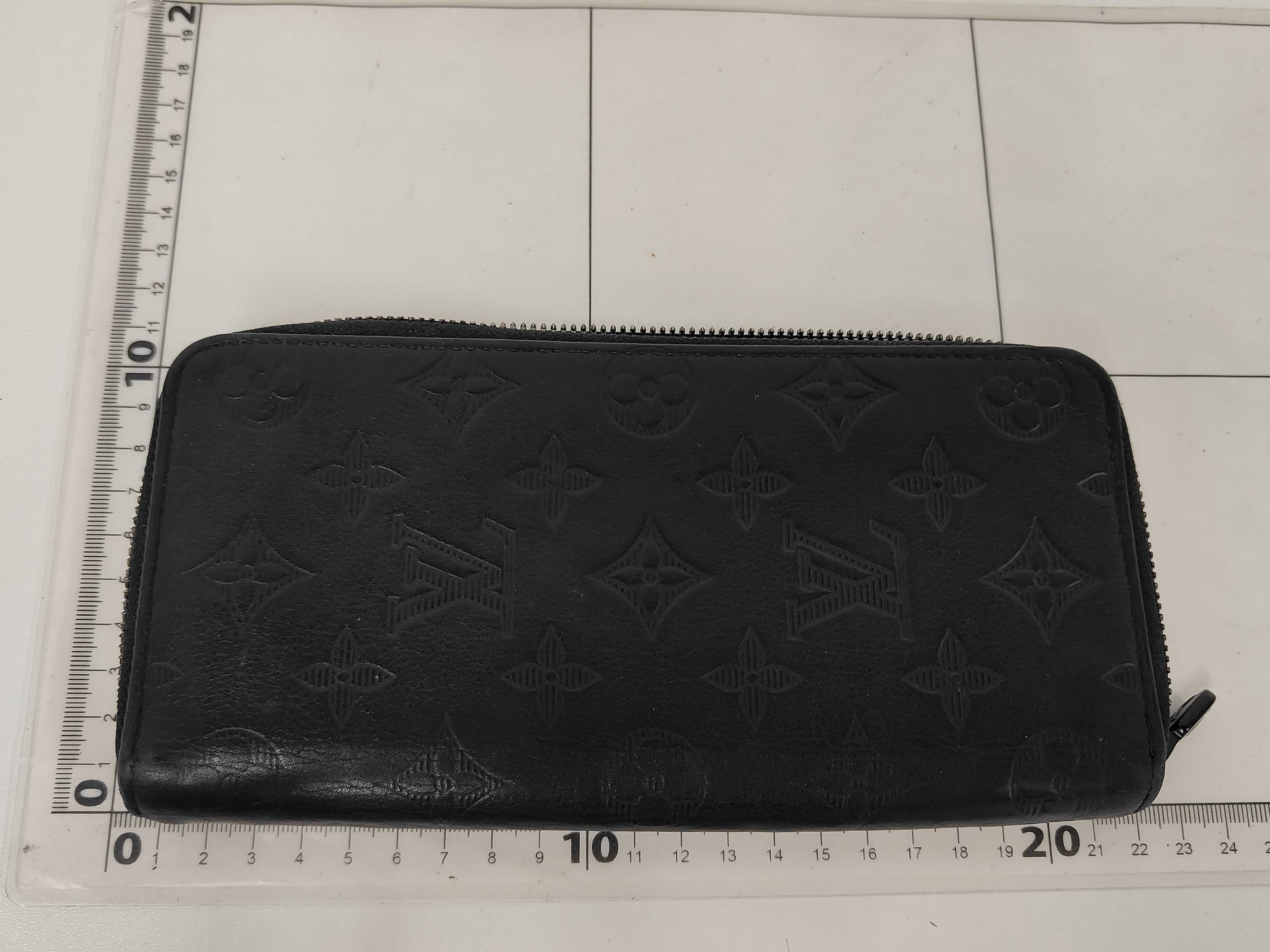 Vernis Louis Vuitton Zippy Vertical Wallet — view 2